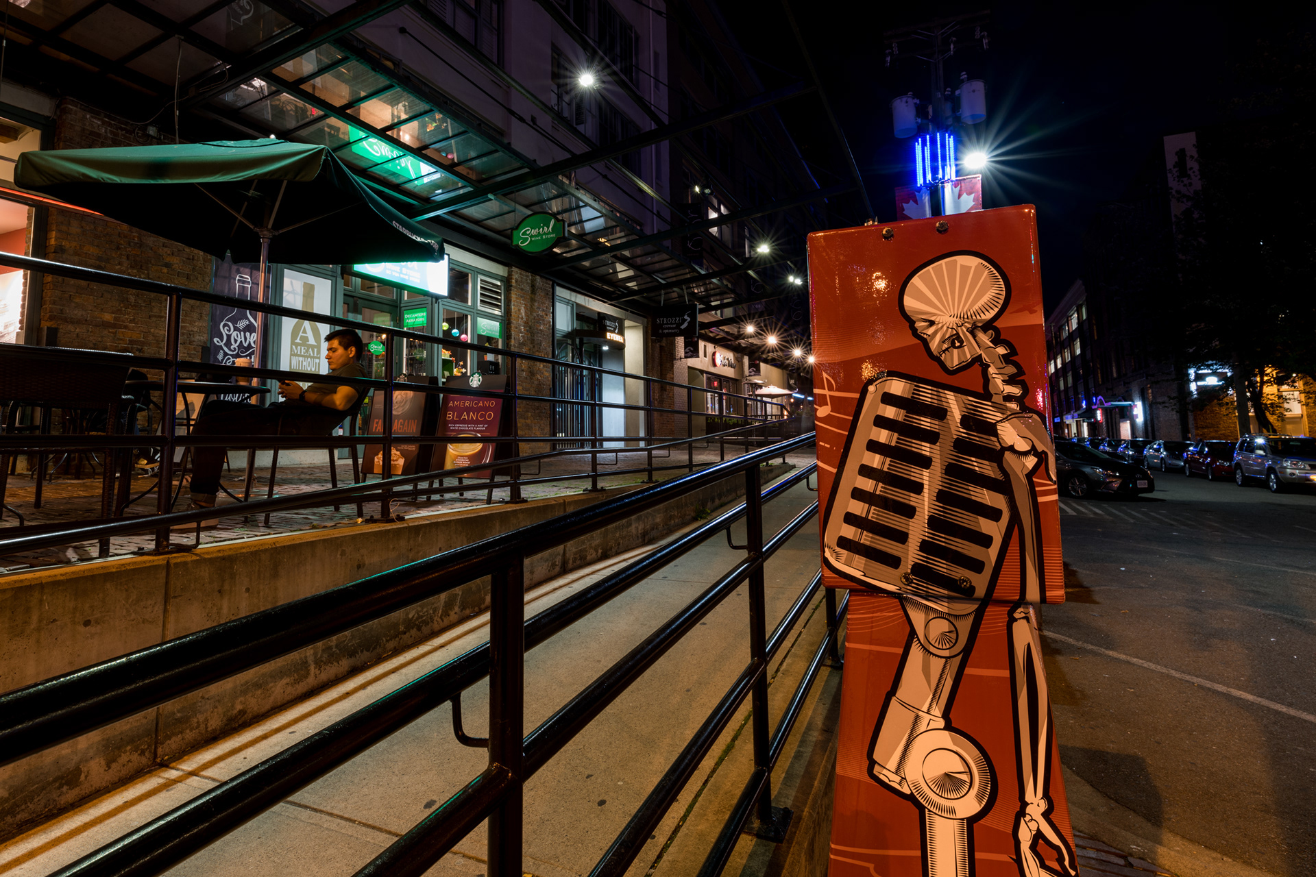 Photo by: https://www.flickr.com/photos/lukemeup/