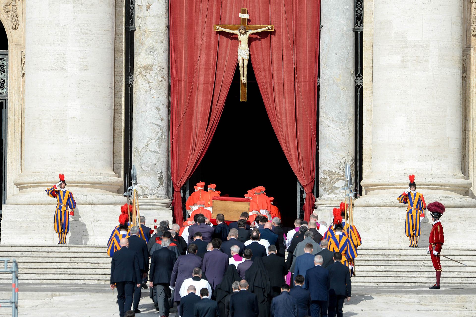 Pallbearers carry the body of Pope Francis in an open casket into St. Peter’s Basilica at the Vatican April 23, 2025, following a procession through St. Peter’s Square. (CNS photo/Stefano Carafe, pool)