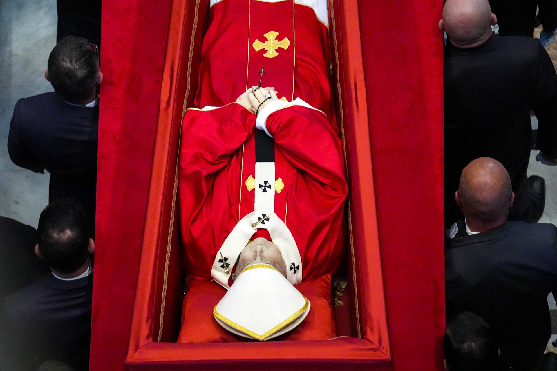 Pallbearers carry the body of Pope Francis in an open casket during the procession into St. Peter’s Basilica at the Vatican April 23, 2025. The pope will lie in the basilica for public viewing and prayer for three days before his funeral Mass April 26, 2025. (CNS photo/Lola Gomez)