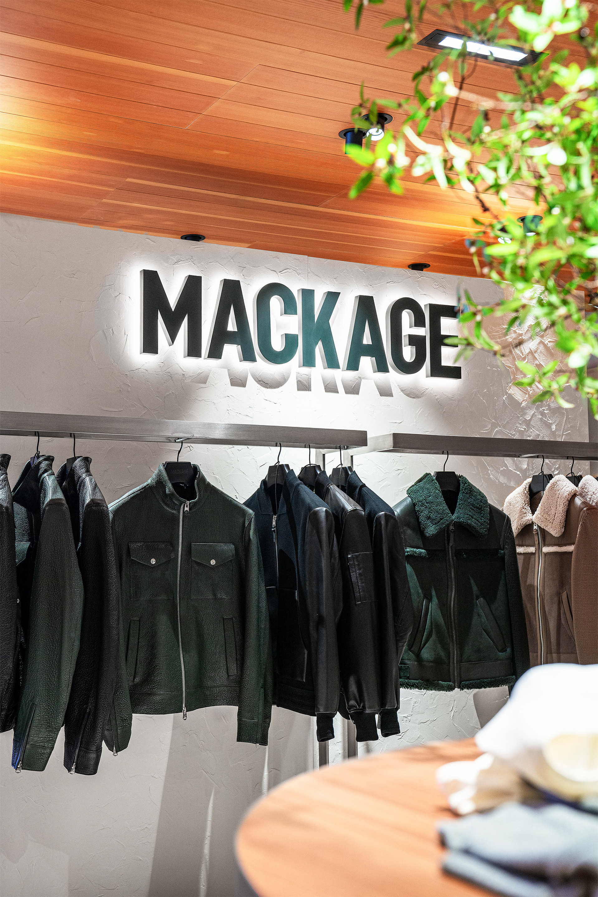 Corner Mackage - Printemps Paris
