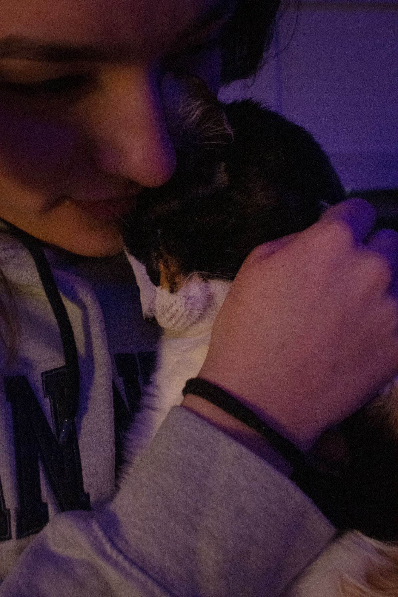 Jaylen Jackson, a 21-year-old actress, holds her cat, Mia, for a cuddle before she prepares to film an audition on Wednesday, Feb. 19, 2025. Mia has been Jackson's cat for 15 years, since she was six years old. Photo/ Natalie VanDerWal