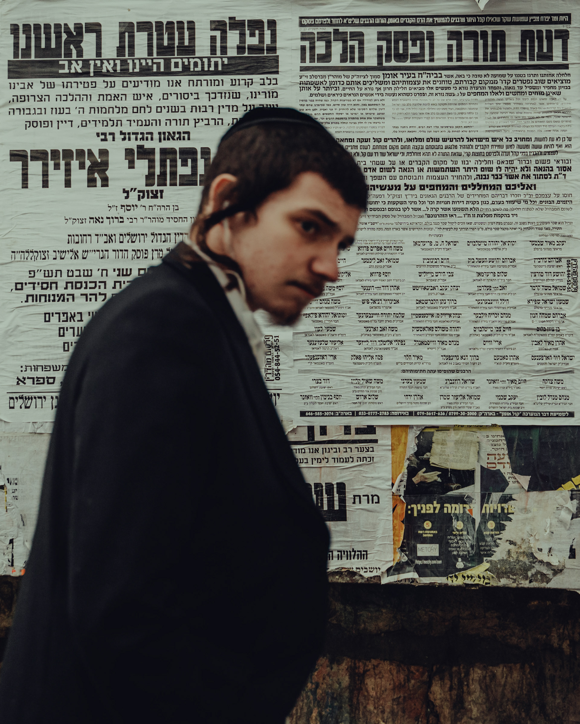 les affiches omniprésentes .