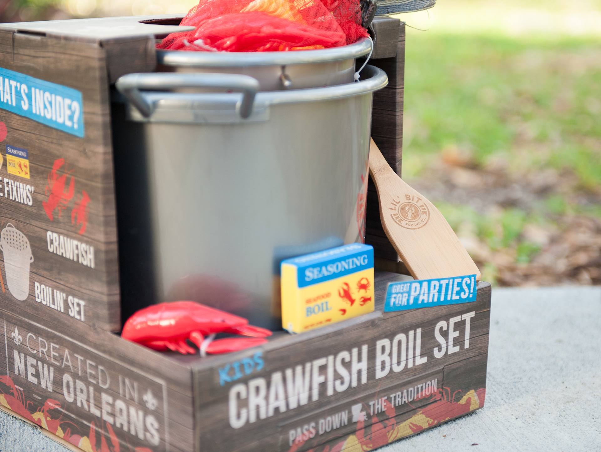Lil' Bit Crawfish Boil set front side view
