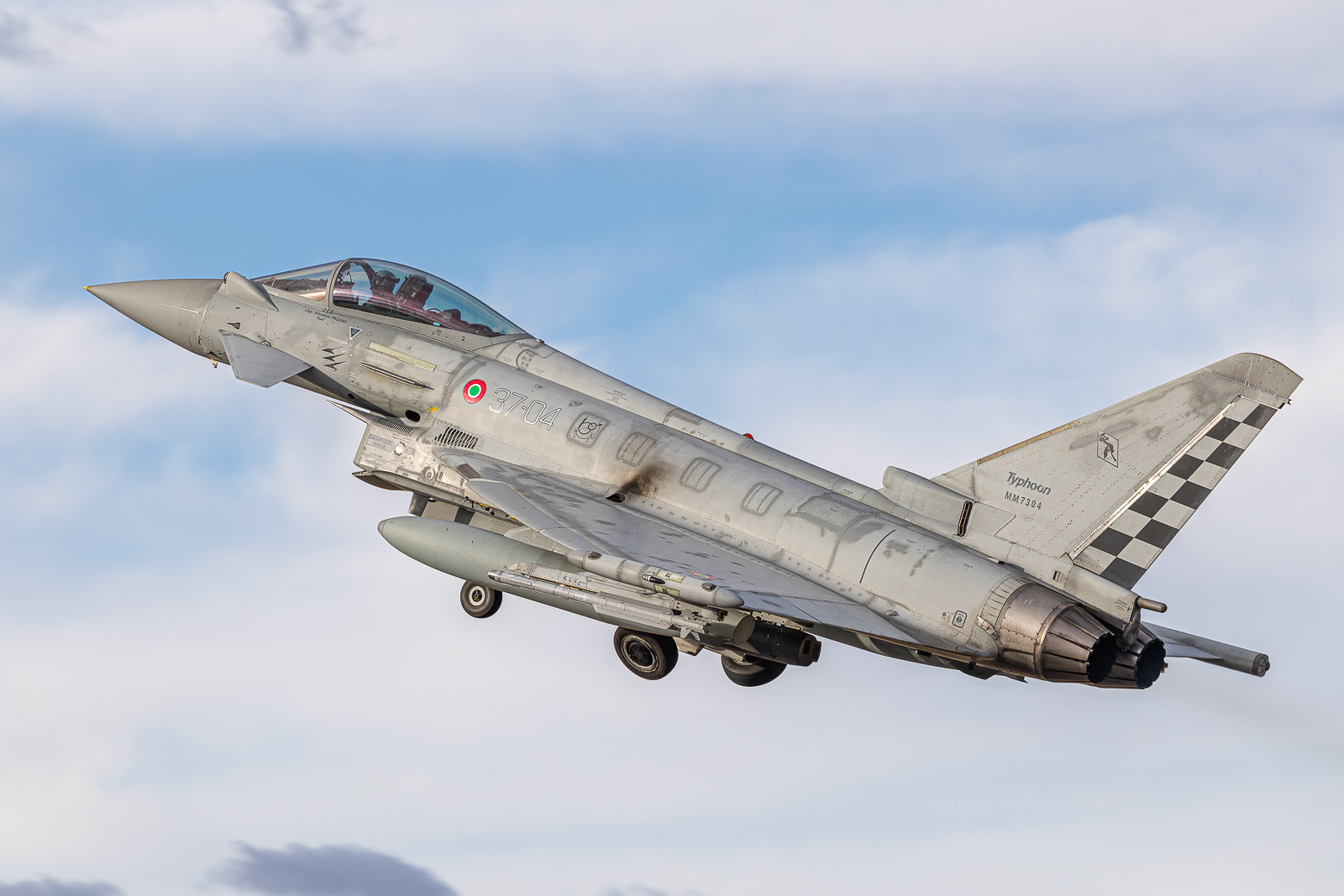 F-2000A Typhoon / 37-04 / MM7304