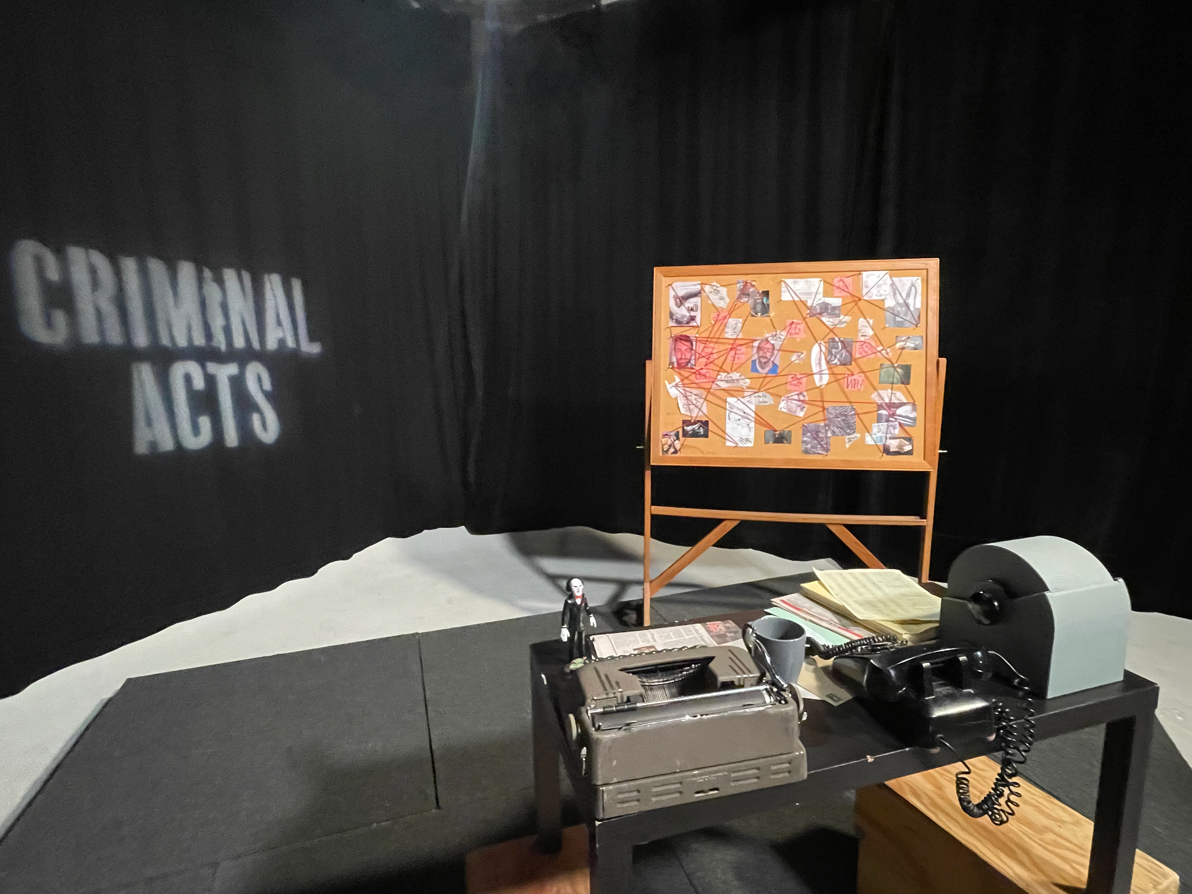 Detective set and bulletin board S2E3