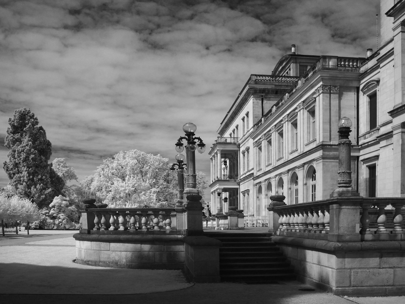 Black and white photograph ofVilla Hügel, Essen, Germany