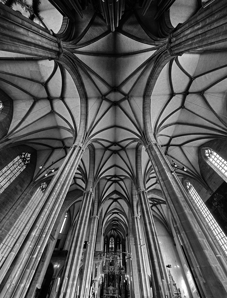 Black and white photograph of the gothic interior of Erfurt Cathedral, Germany