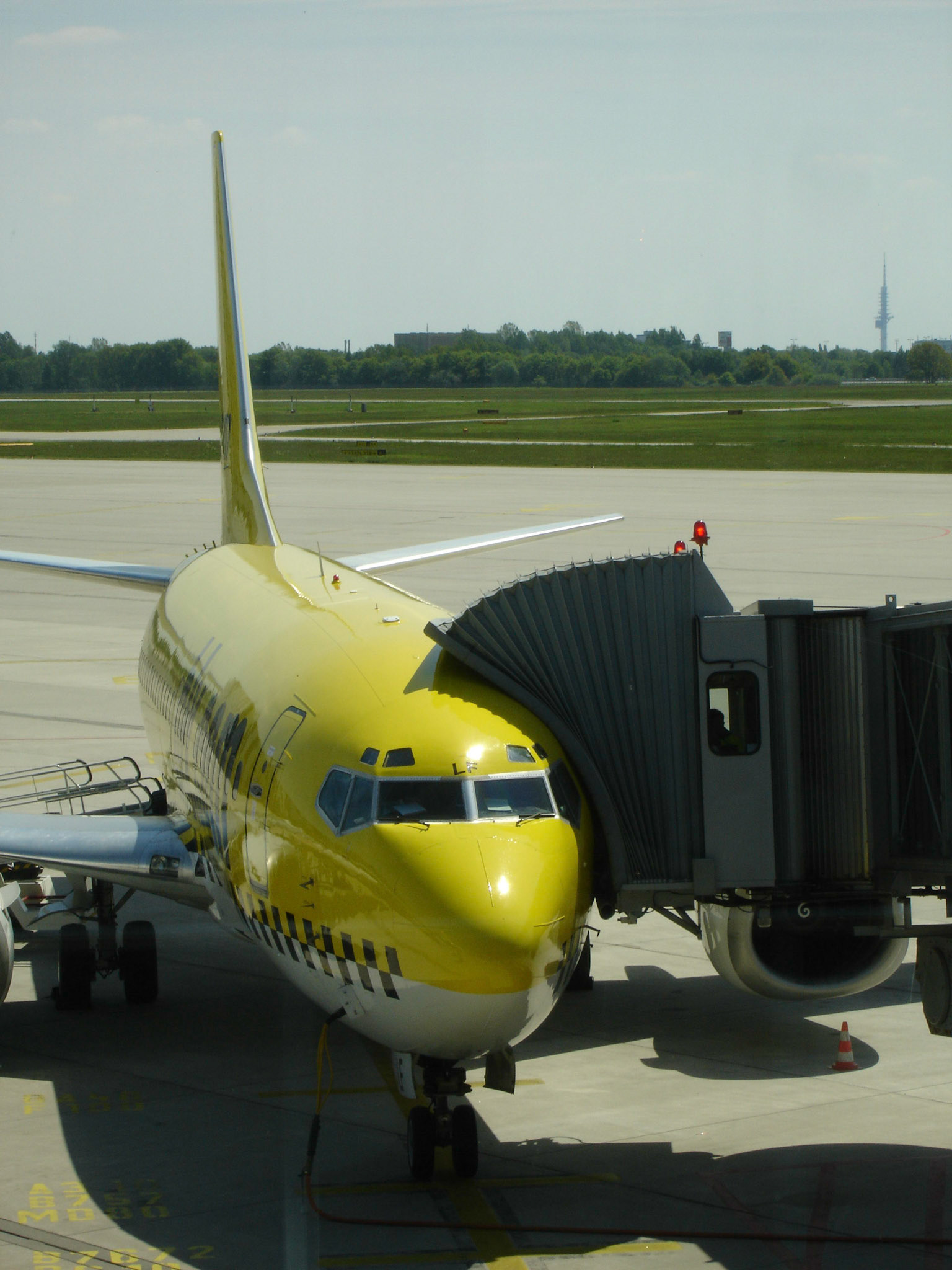 Vor dem Start. Warten im Flughafen Hannover