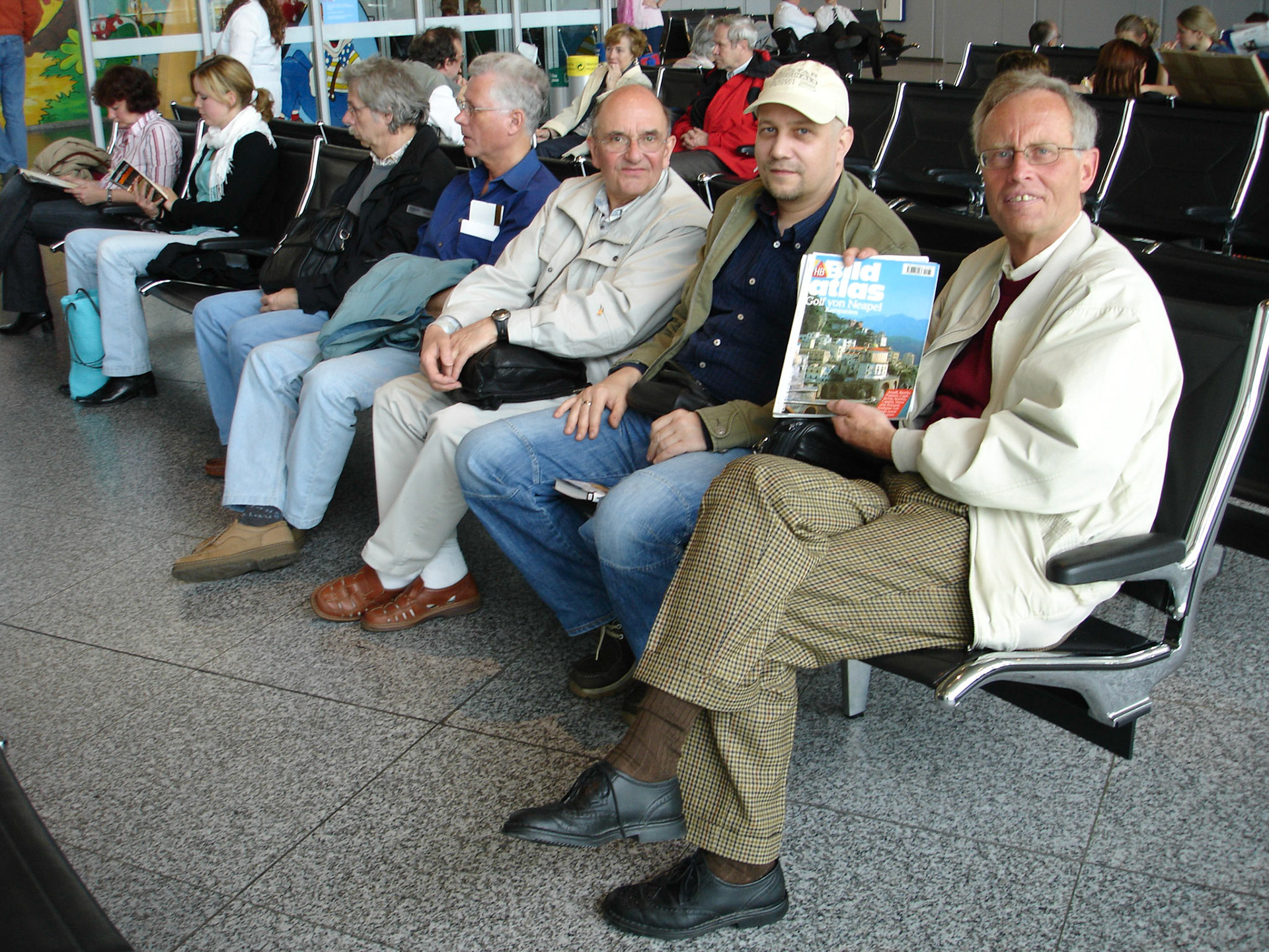 Vor dem Start. Warten im Flughafen Hannover