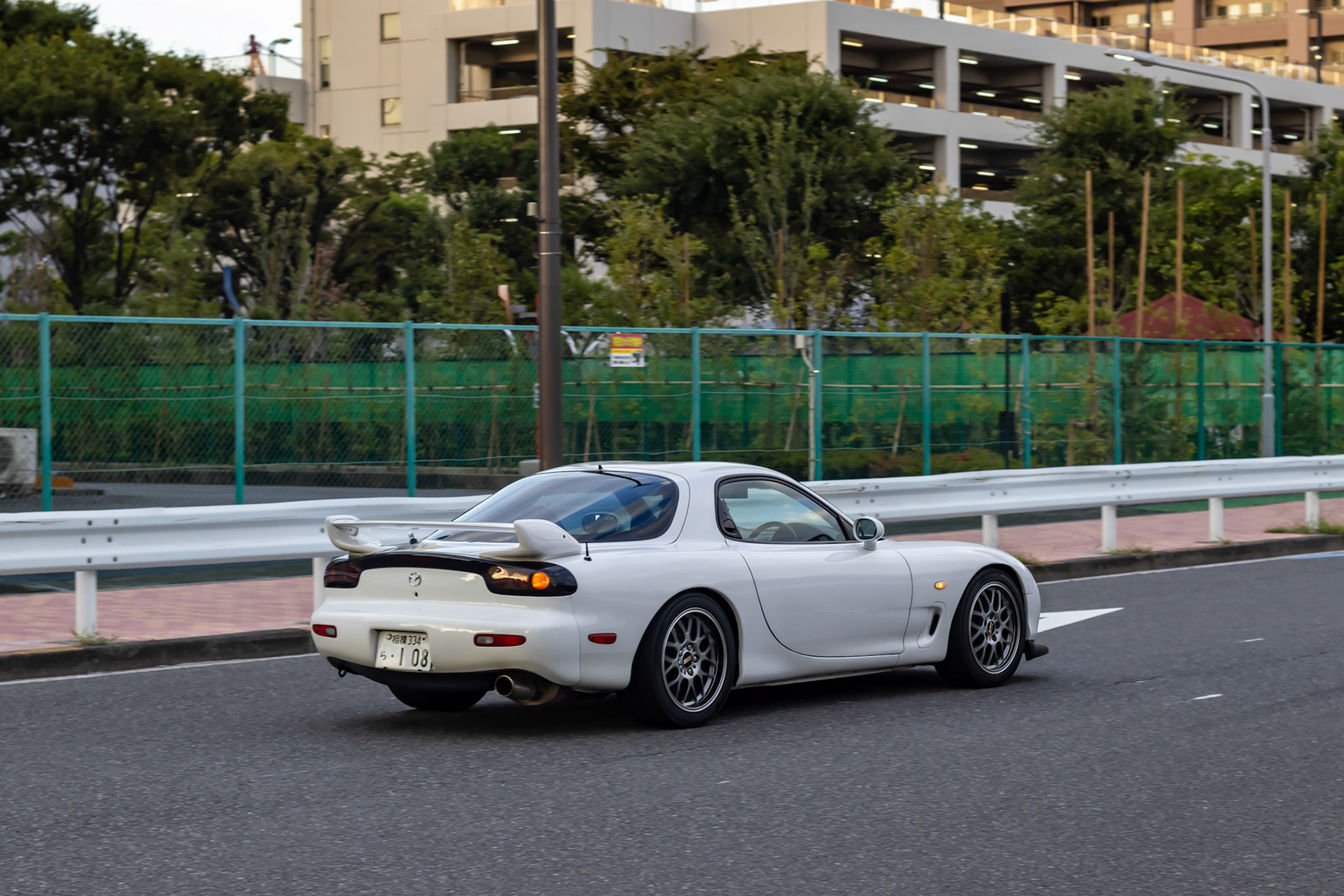 You can't deny the RX-7 isn't beautiful. This shot was taken outside Ricoland Tokyo Bay in Shinonome.