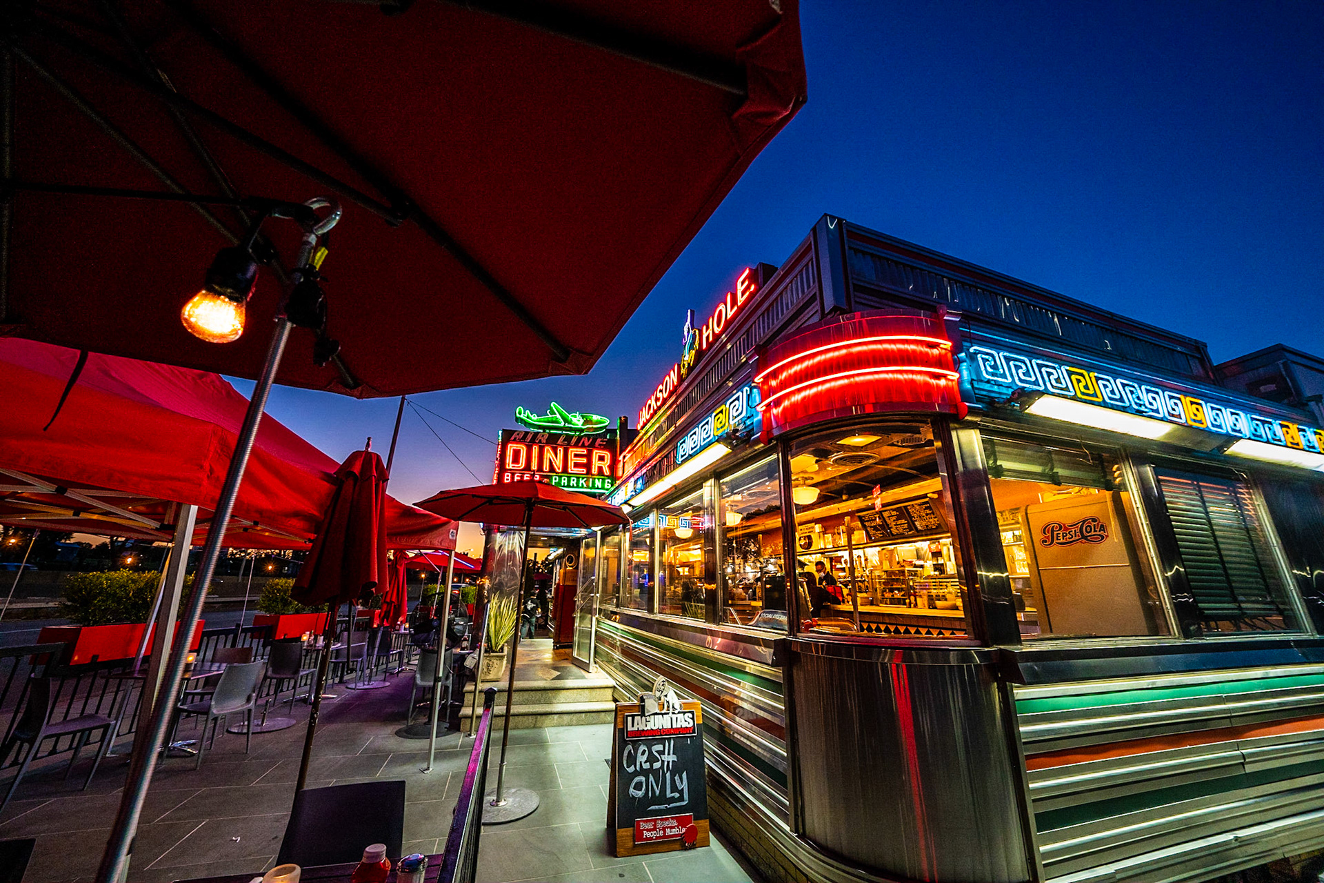 Going to Queens, You wont find a more amazing burger than at Jackson Hole.Another Diner to add to the collection #neonatnightIf You Like What You See Please Follow Me !#NotYourAvgPhotoJoeFollow @notyouravgjoeFollow @notyouravgjoe.neon#MadeWithPlatypodAll Right ReservedAll Images © Joe Pellicone, Images may be shared on social media with credit. For information about Prints or Commercial use of these images, please message me or email NotYourAvgPhotoJoe@gmail.com