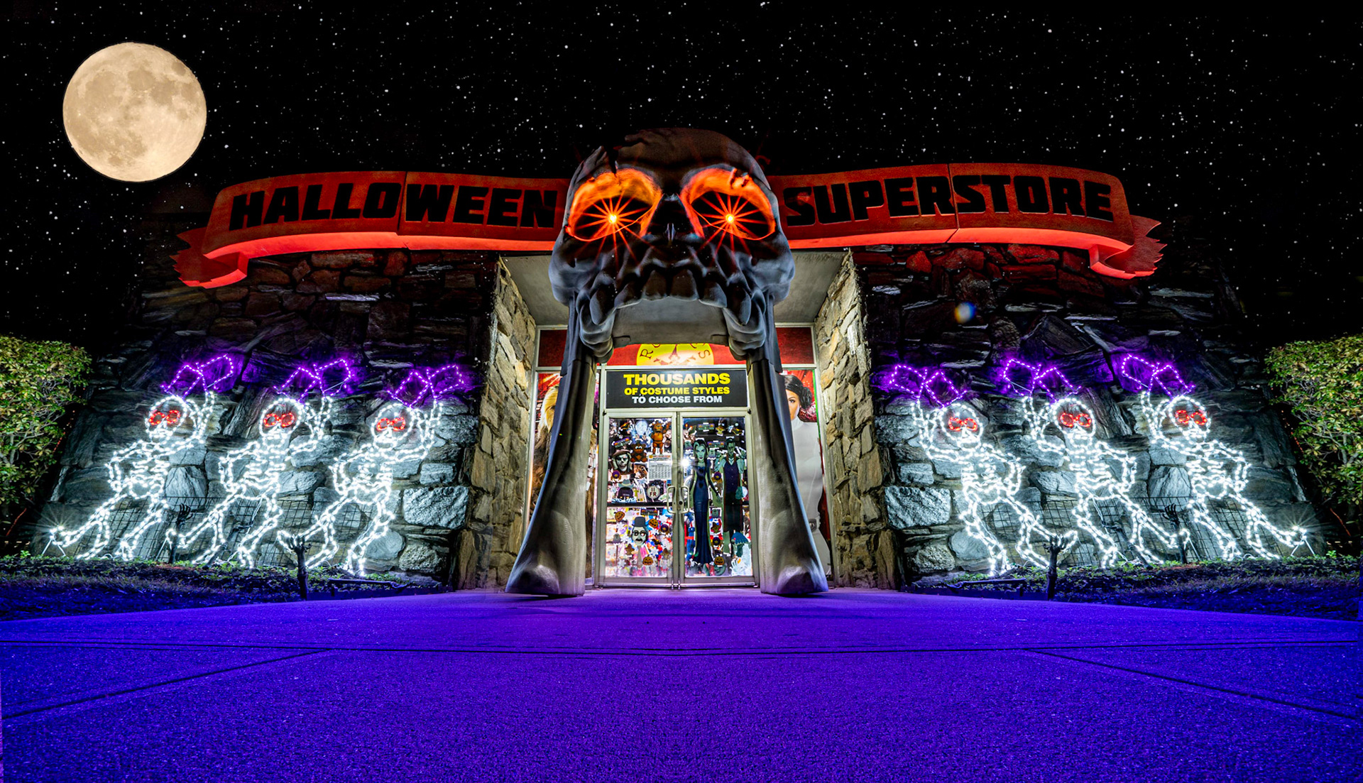 Rubie's Costume Company, Route 110 Melville, NYFamily owned and operated for over 65 years, Rubie’s Costume Company is the largest designer, manufacturer and distributor of Halloween costumes and accessories in the world!If You Like What You See Please Follow Me!Prints and Images available#NotYourAvgPhotoJoeAlso Follow @notyouravgjoe.neon#MadeWithPlatypod#costume #cosplay #cosplayer #cosplaygirl #cosplayersofinstagram #makeup #halloween #cosplayers #costumedesign #handmade #anime #cosplaying #cosplayphotography #style #instagram #comiccon #fantasy #kostum #party #mask #design