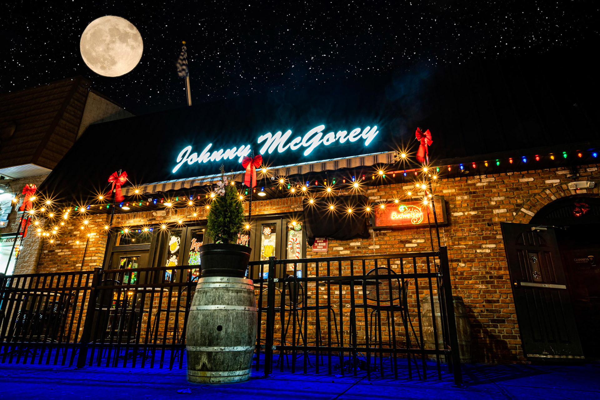 Johnny McGorey's Front Street Massapequa Parkpub restaurant atmosphere.Open 7 days a weekIf You Like What You See Please Follow Me on Instagram!#NotYourAvgPhotoJoeFollow @notyouravgjoeFollow @notyouravgjoe.neon#MadeWithPlatypodAll Right ReservedAll Images © Joe Pellicone, Images may be shared on social media with credit. For information about Prints or Commercial use of these images, please message me or email NotYourAvgPhotoJoe@gmail.com#pub #bar #beer #drinks #music #food #party #instagood #drink #craftbeer #foodporn #nightlife #cerveja #rock #friends ##cocktails #happyhour #birra #fun #yummy #foodie #restaurant #m #beers #alcohol #musica