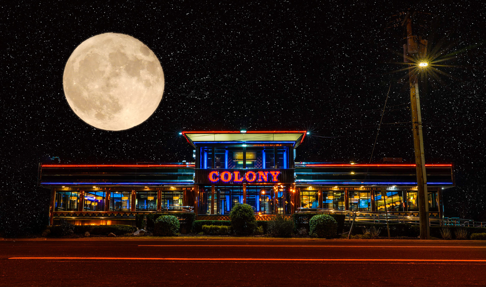 The Colony Diner is located at 2019 Hempstead Turnpike, East Meadow, NY 11554Once Famously featured in a Seinfeld Episode of Comedians in Cars Getting CoffeeSeinfeld appeared here with Sarah Jessica ParkerIn this episode, Seinfeld picked Parker up at her Manhattan home in a 1976 Ford LTD Country Squire, and the two headed east on the Long Island Expressway. The banter quickly steered toward city versus suburban living. Seinfeld, who grew up in Massapequa, told Parker, “When I grew up in the suburbs, I wanted to be in the city. Now I want to live in suburbs.”Love that Neon!If You Like What You See Please Follow Me!Prints and Images available#NotYourAvgPhotoJoe#NeonAtNight....Made With #platypod#goandcapturethelight#rawsterphoto#illgramers#illegalvisuals#thevisualcollective#ig_color#thecoolmagazine#weekly_feature#igshotz#news12li#newsday#longisland#PatchLI#discoverlongisland #lislandstrong #exploreliny #dinner#restaurant#neon#neonlights#instagram#neonart#retro#streetstyle#night#KelbyOnePics
