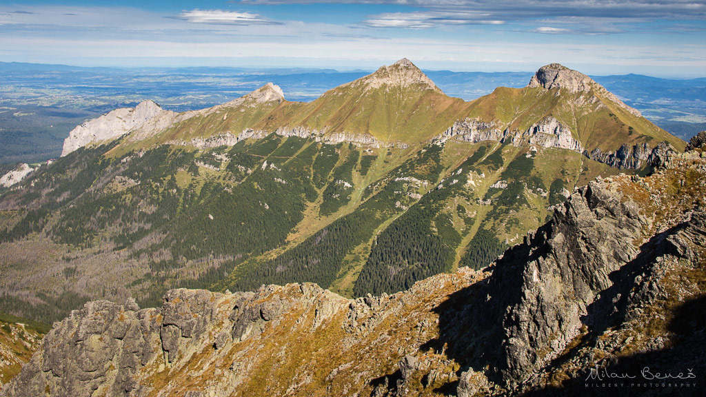 Pohled na Belianske Tatry při výstupu na Jahňací štít