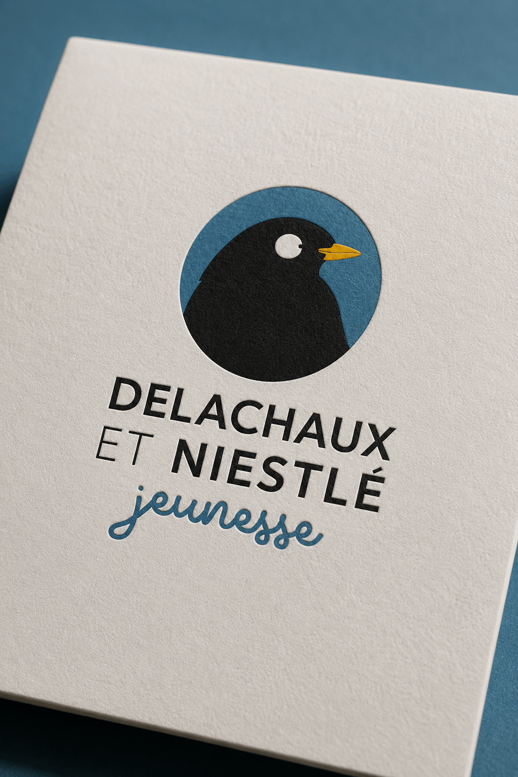 Création du logo des éditions Delachaux et Niestlé Jeunesse. Un projet d'identité visuelle réalisé par Léa Larrieu pour une maison d'édition spécialisée dans les ouvrages de nature et de jeunesse.
