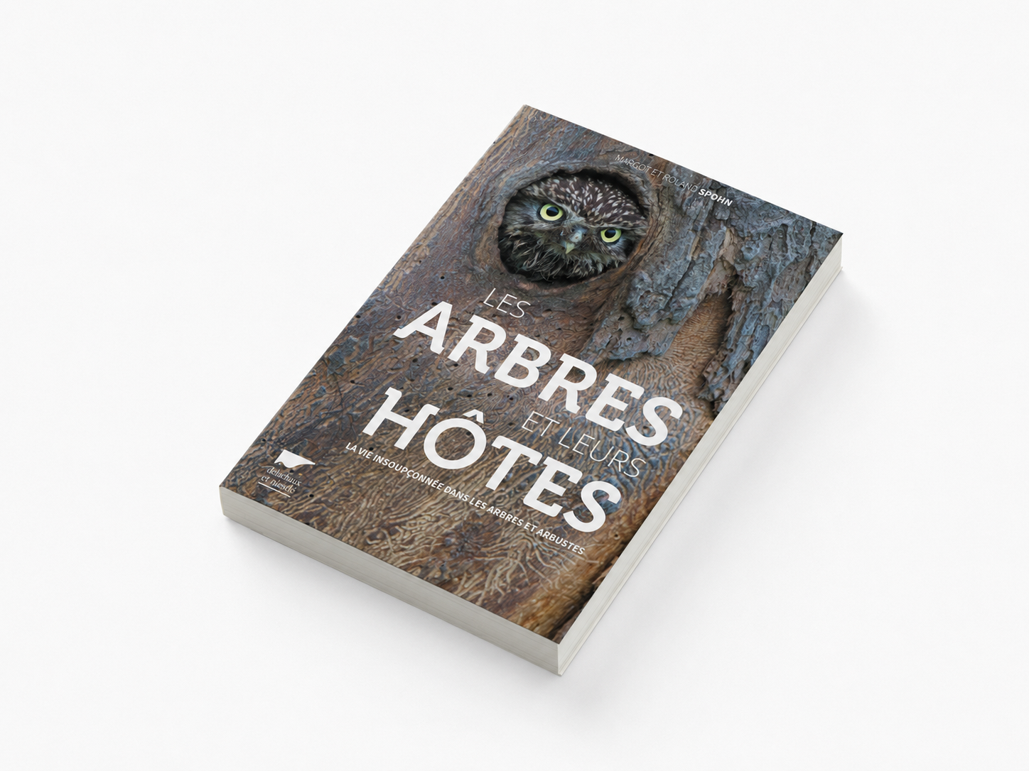 Direction artistique et design éditorial pour le titre Les arbres et leurs hôtes. 