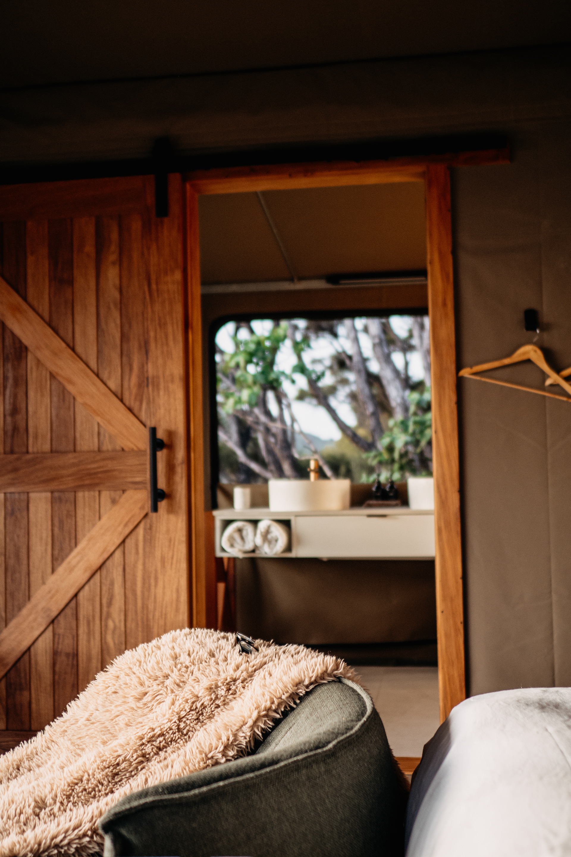 Drift Off Grid (Klara Hosinska, Clarushie)