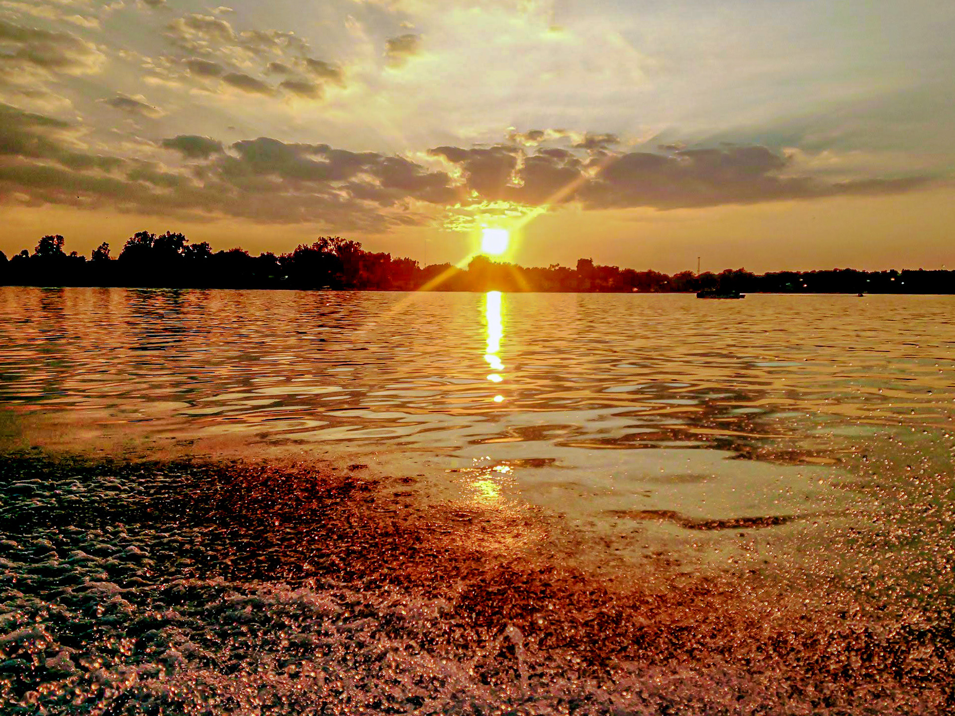 Painted Sprays: Golden hour at its best over Lake Lansing (Haslett, MI)