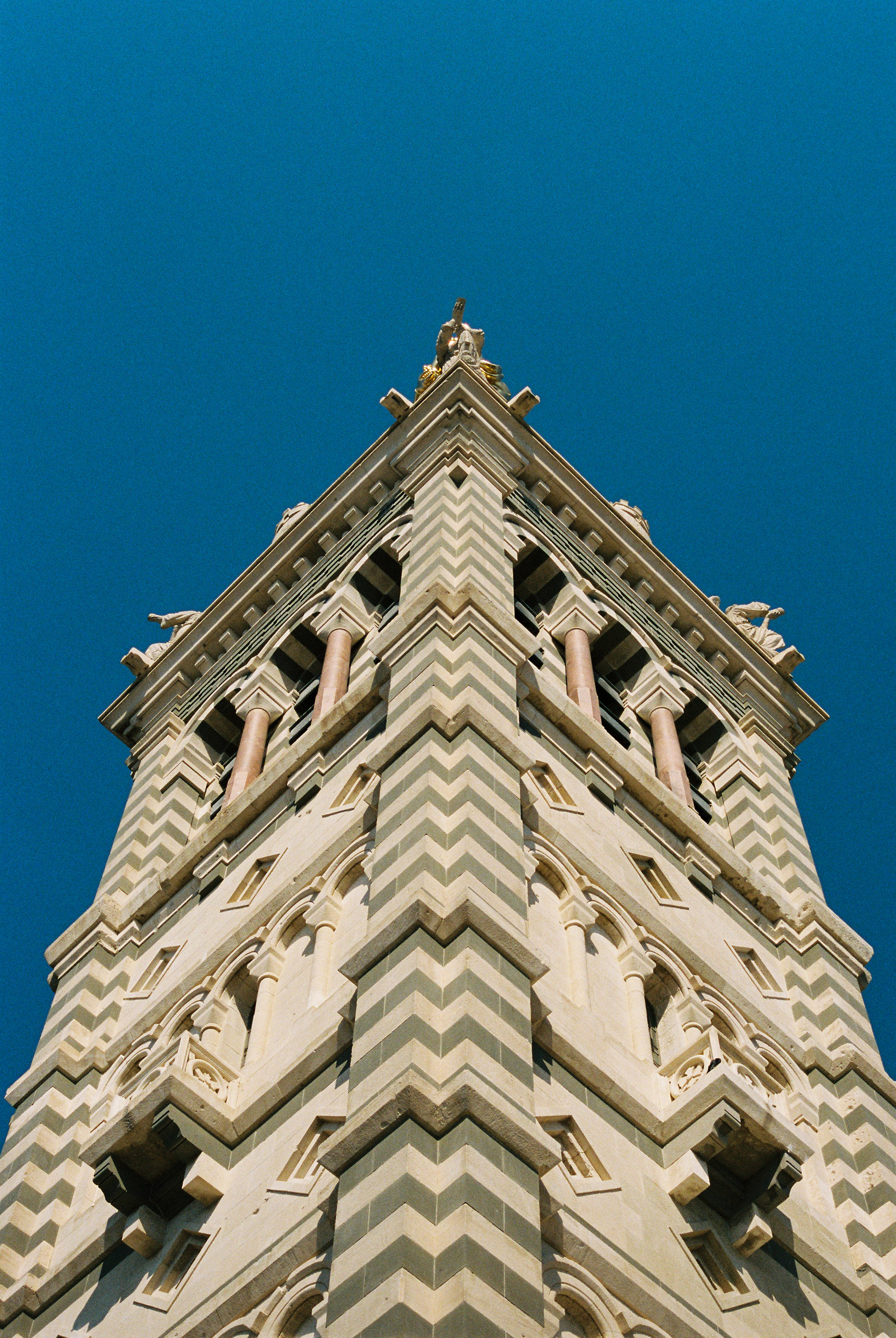 Notre-Dame de la Garde. 35mm, Canon FT QL.