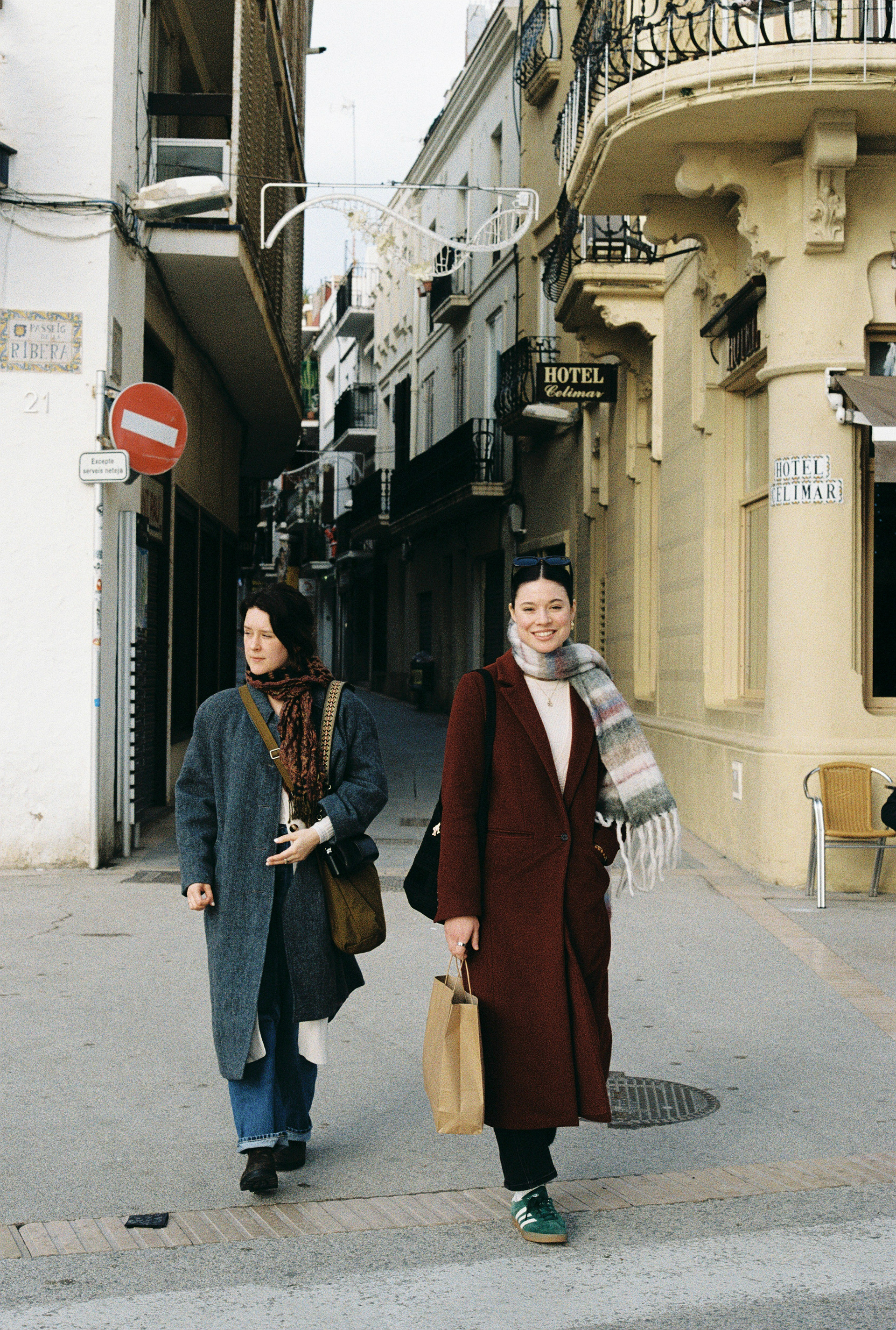 Gabbie and Drew, in Sitges. 35mm Canon FT QL.