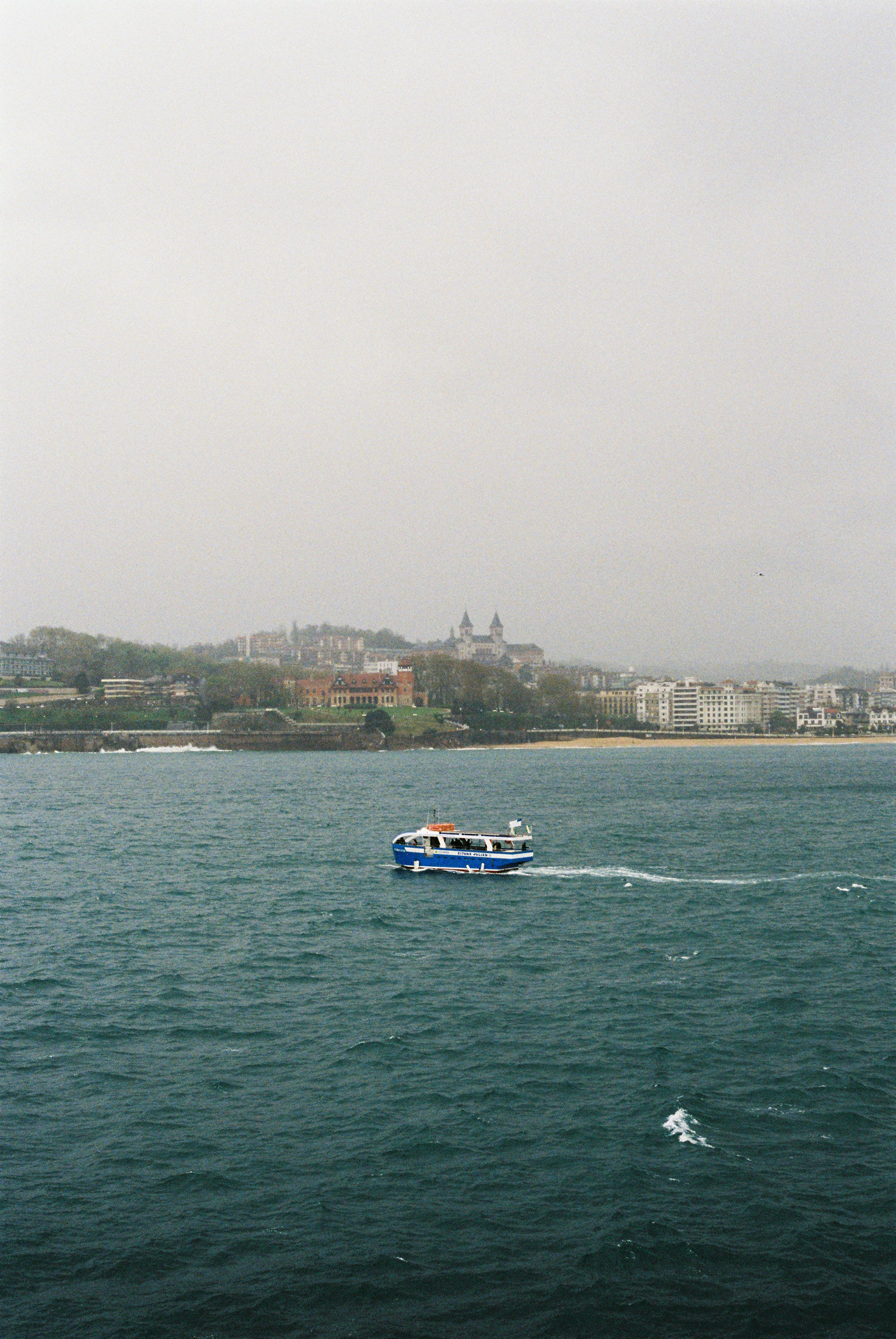Un Barco en San Sebastián. 35mm Canon FT QL.