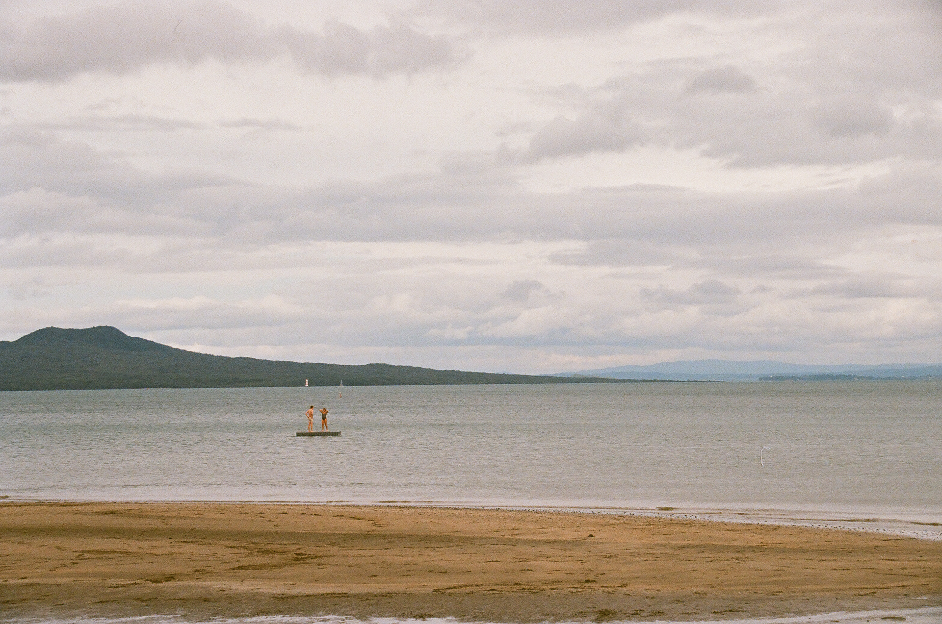 Floating couple. 35mm, Canon EOS Rebel S.