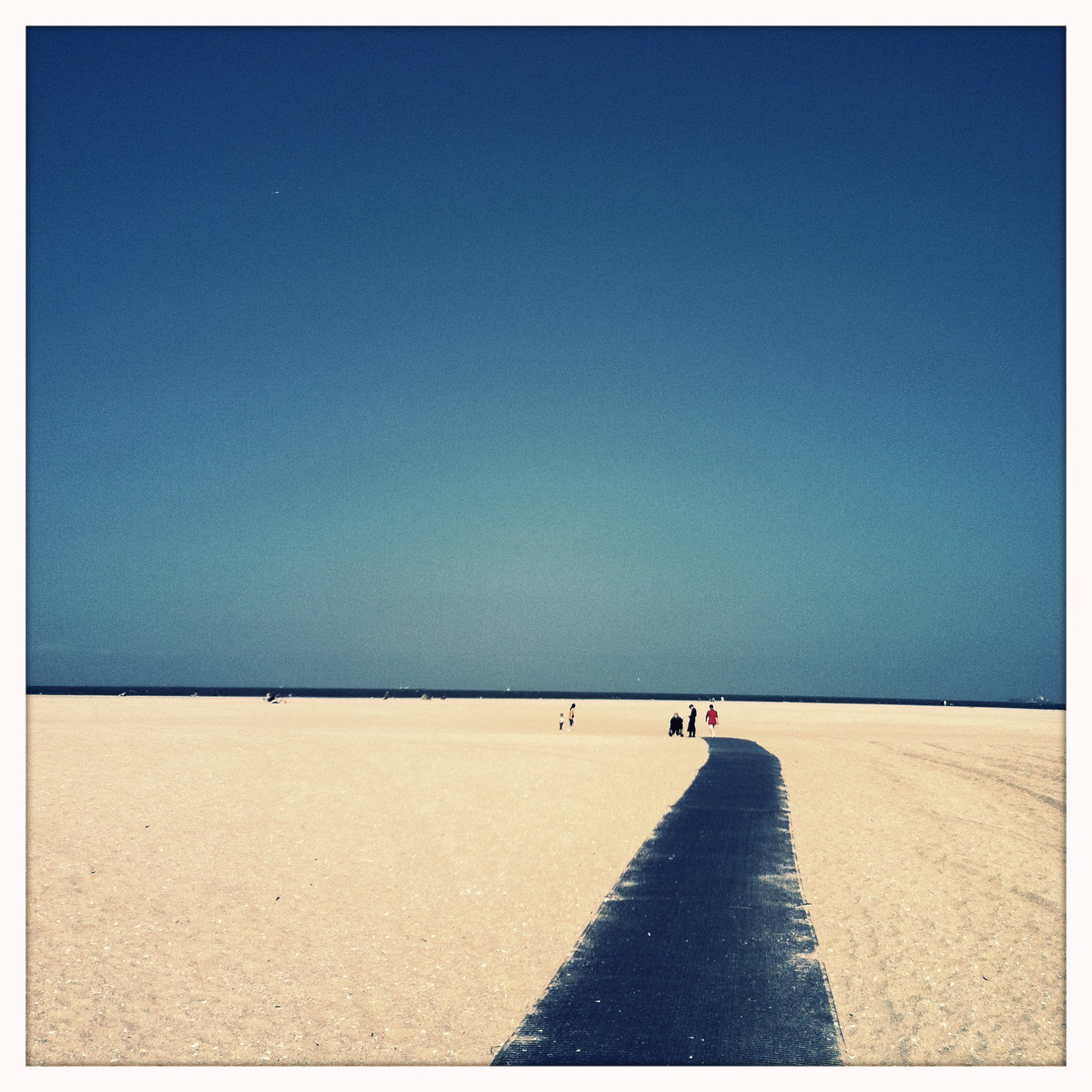 Vintage beach scene with Hipstamatic