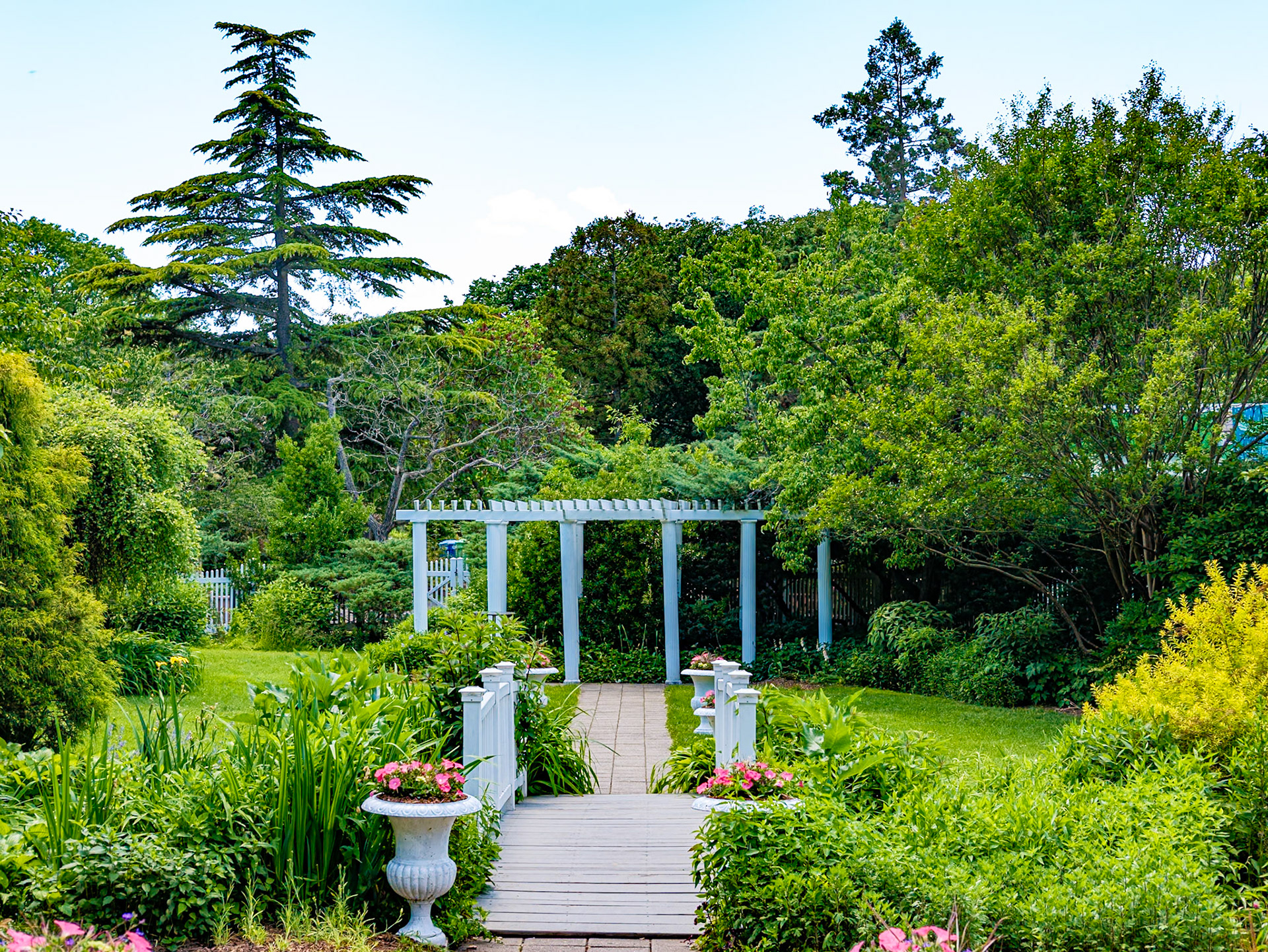 Wedding Garden and Gazebo at Queens Botanical