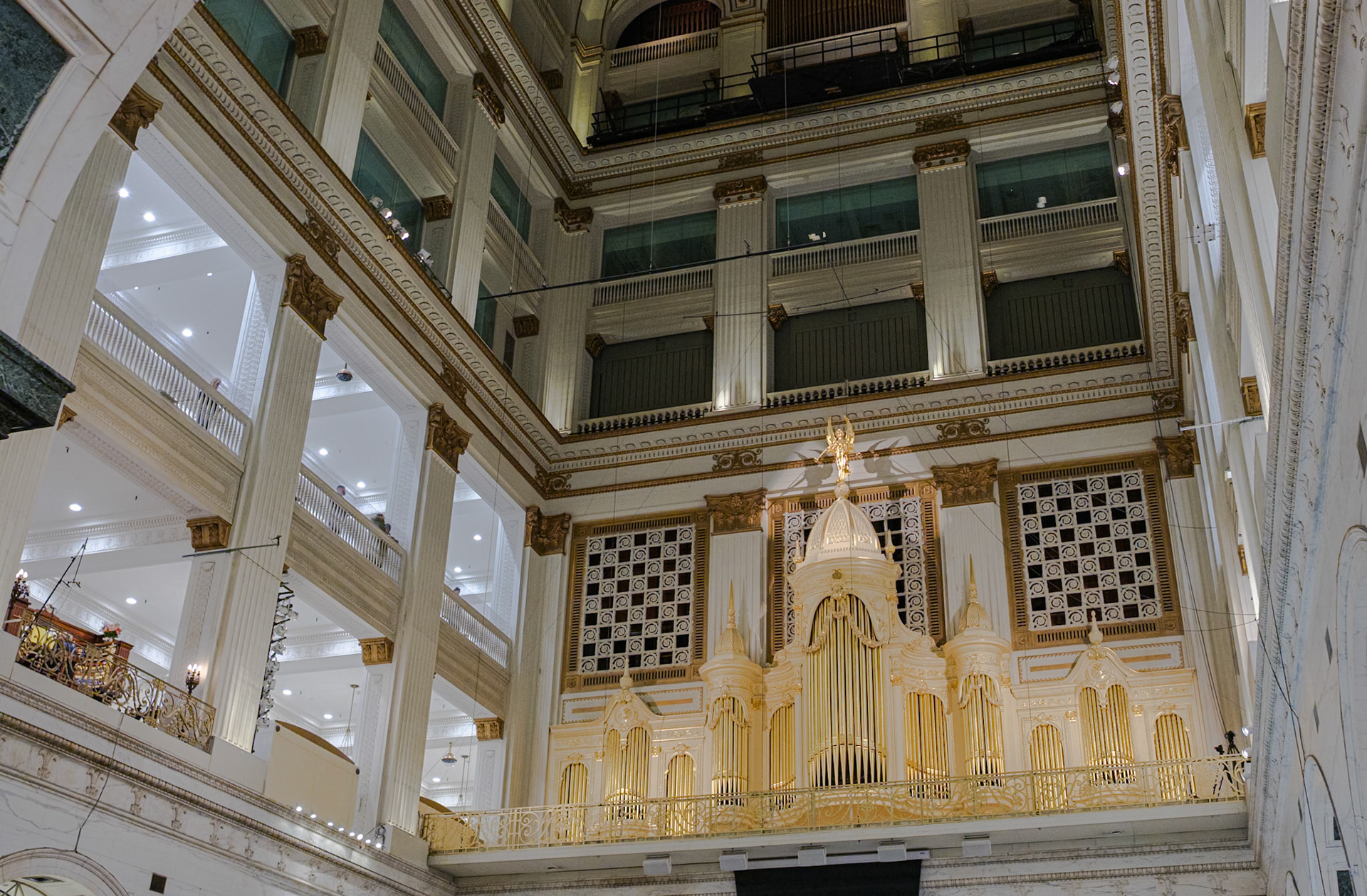 Wanamaker Organ With Console on Left