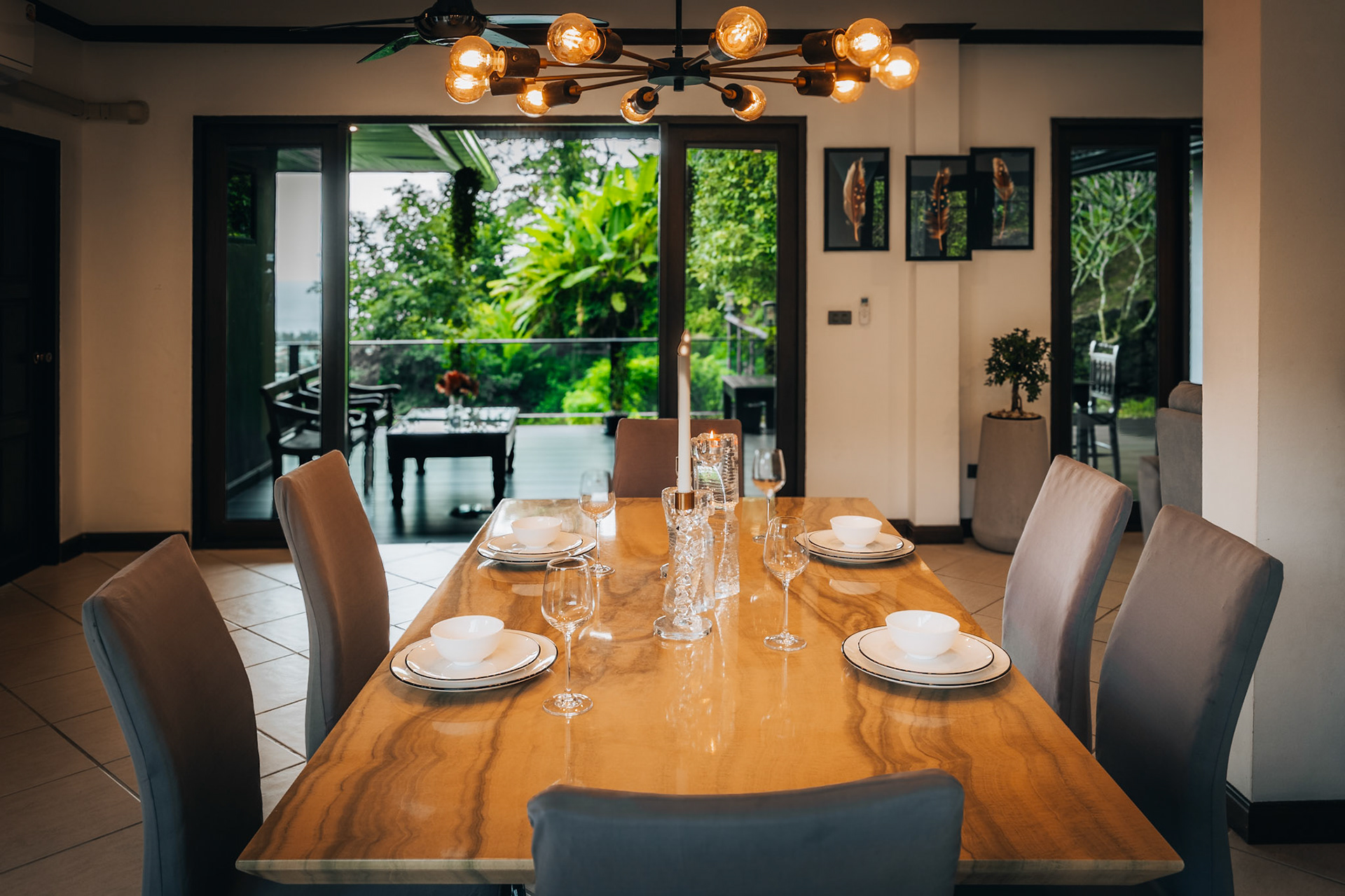 Thoughtful Dining in an Elegant Setting
