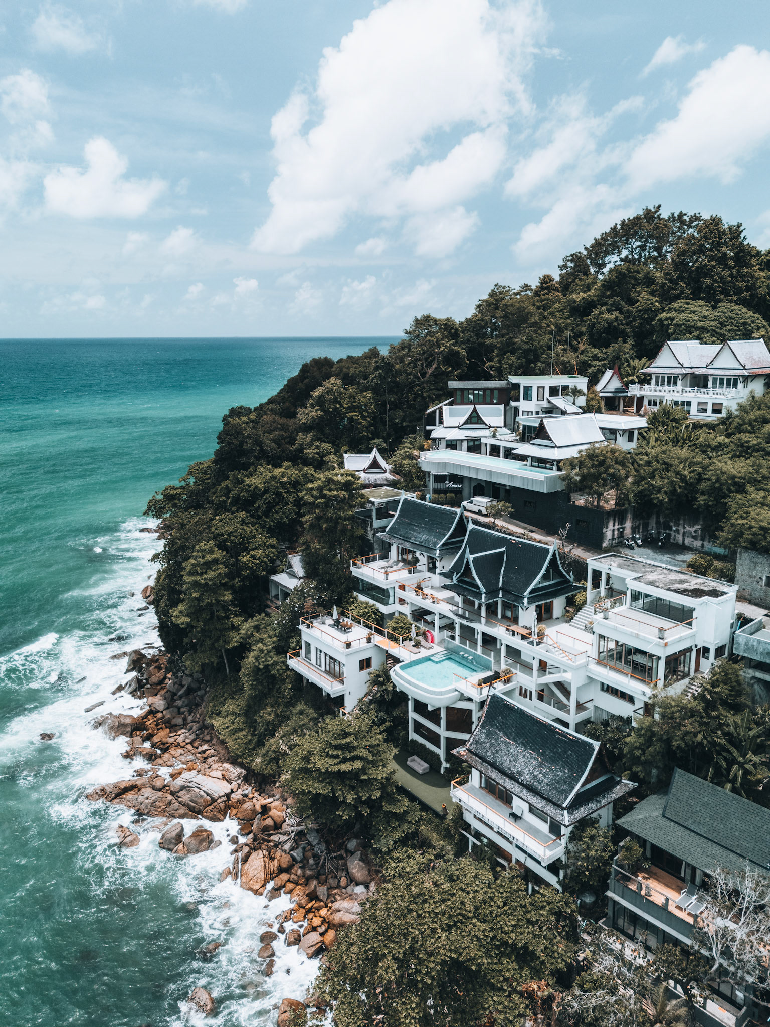 A Secluded Retreat Carved Into the Coast
