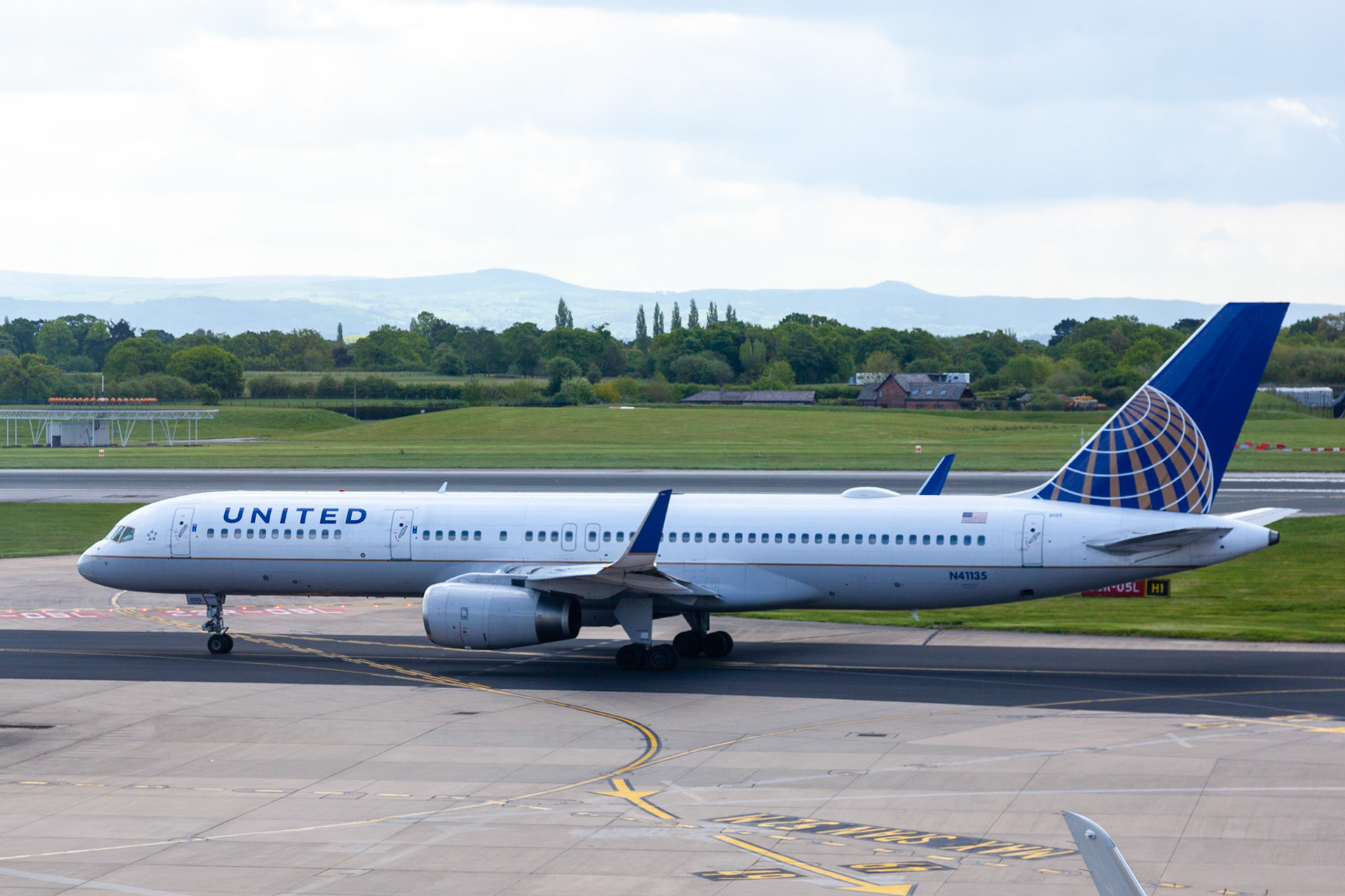 United 757 At Manchester