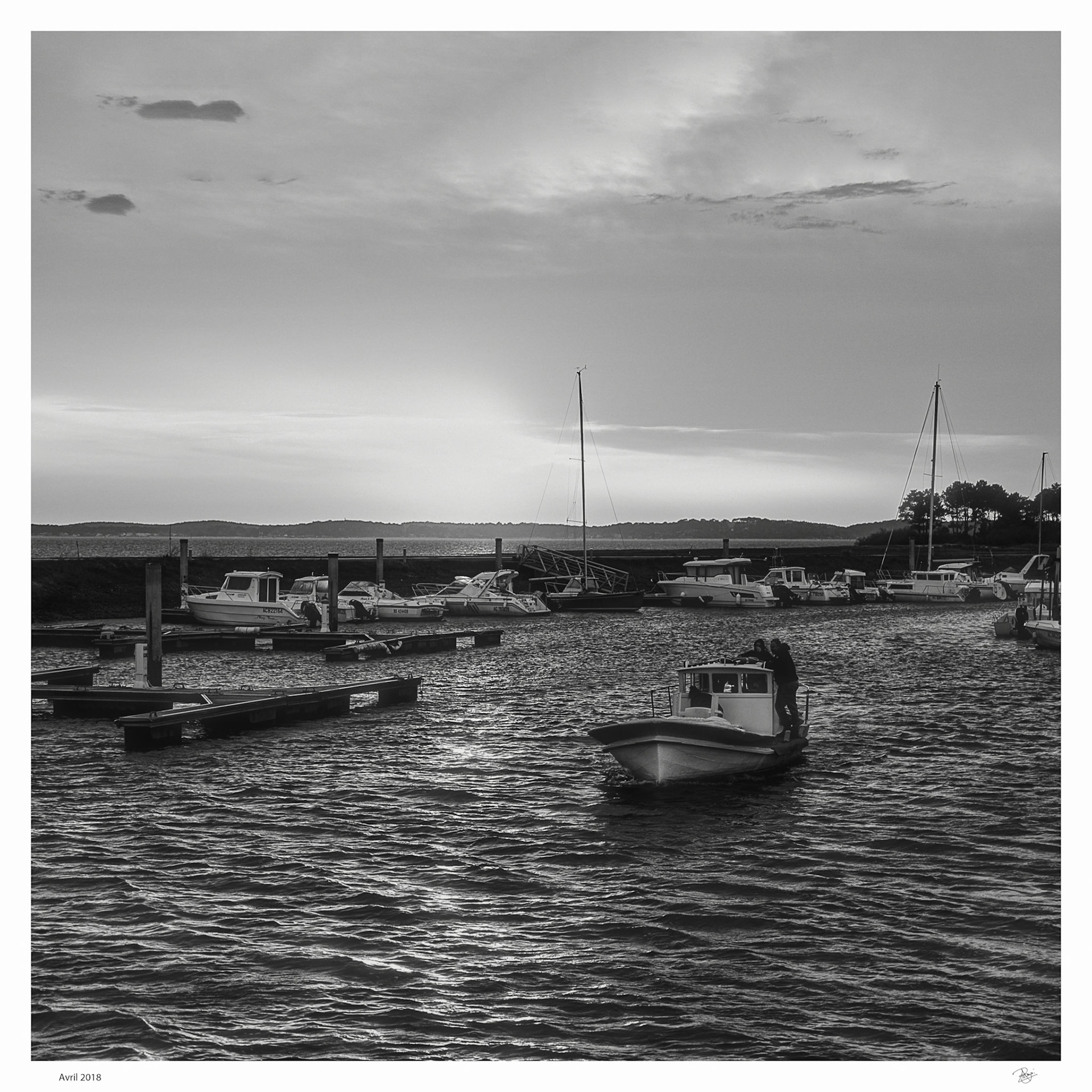 Lumière d'Andernos.... Sortie du port nocturne...