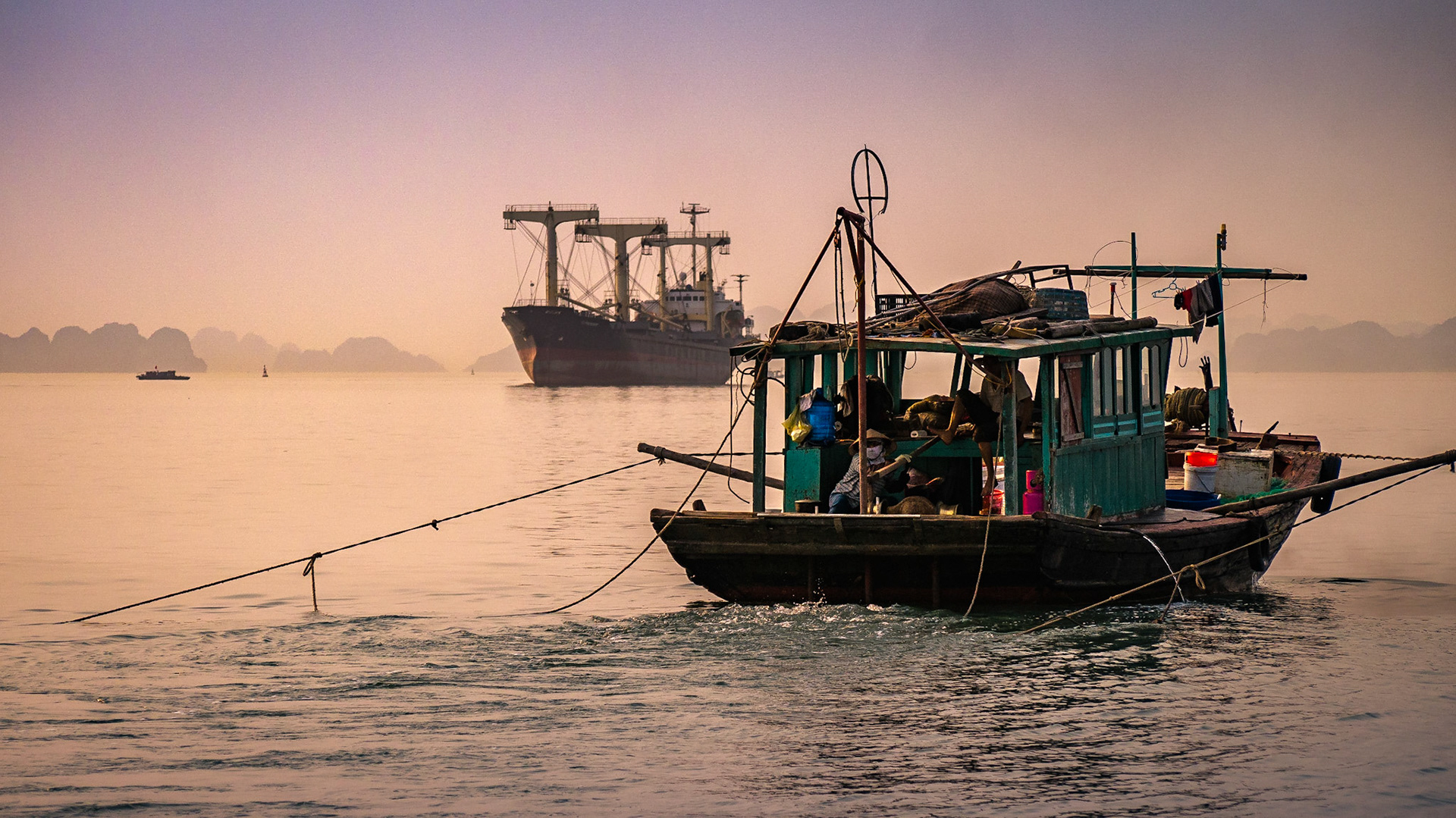 Fischer in der Halong-Bucht, Vietnam