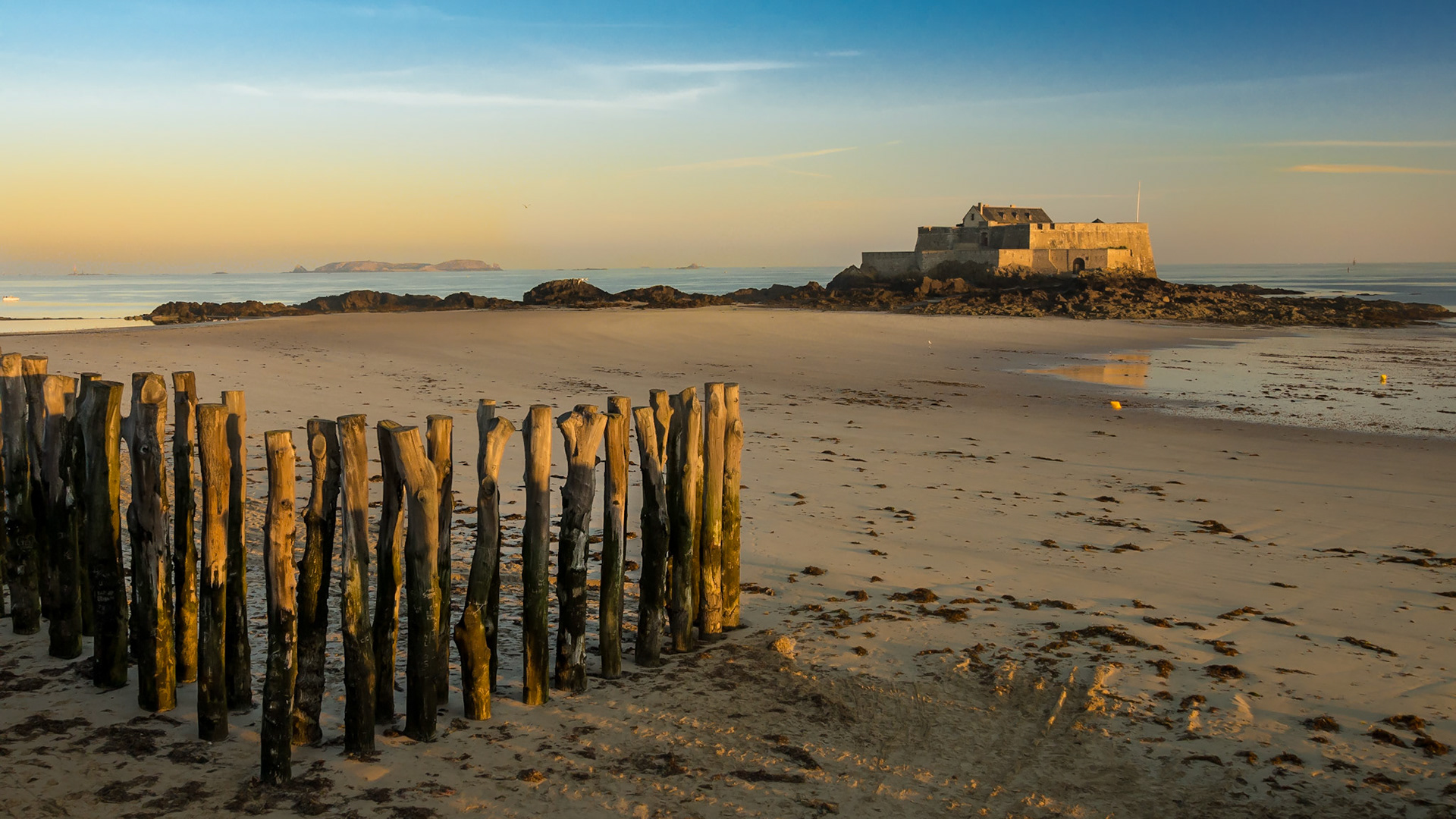 Morgens am Strand in Saint Malo