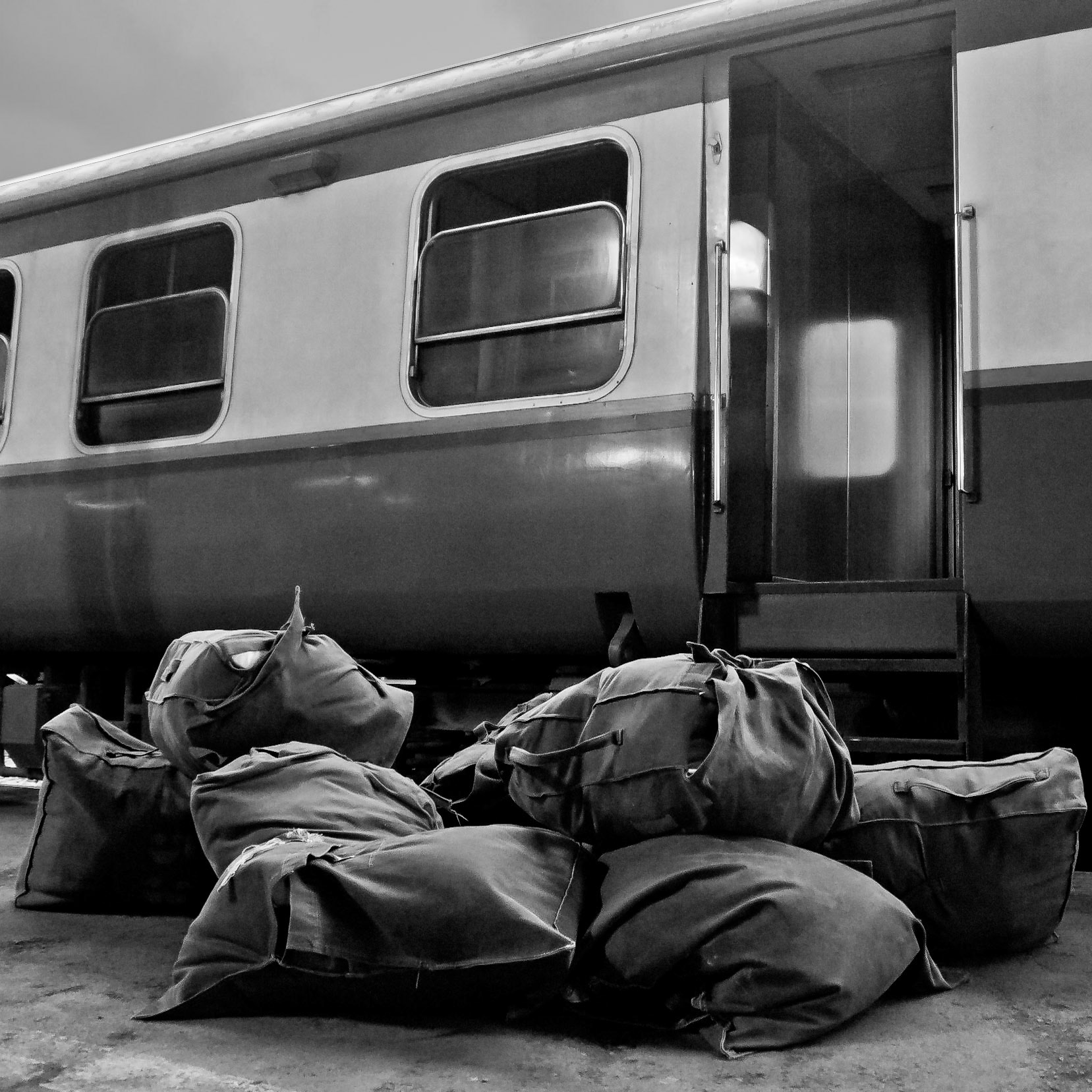 Gepäckverladung am Bahnhof Nairobi für den Zug nach Mombasa