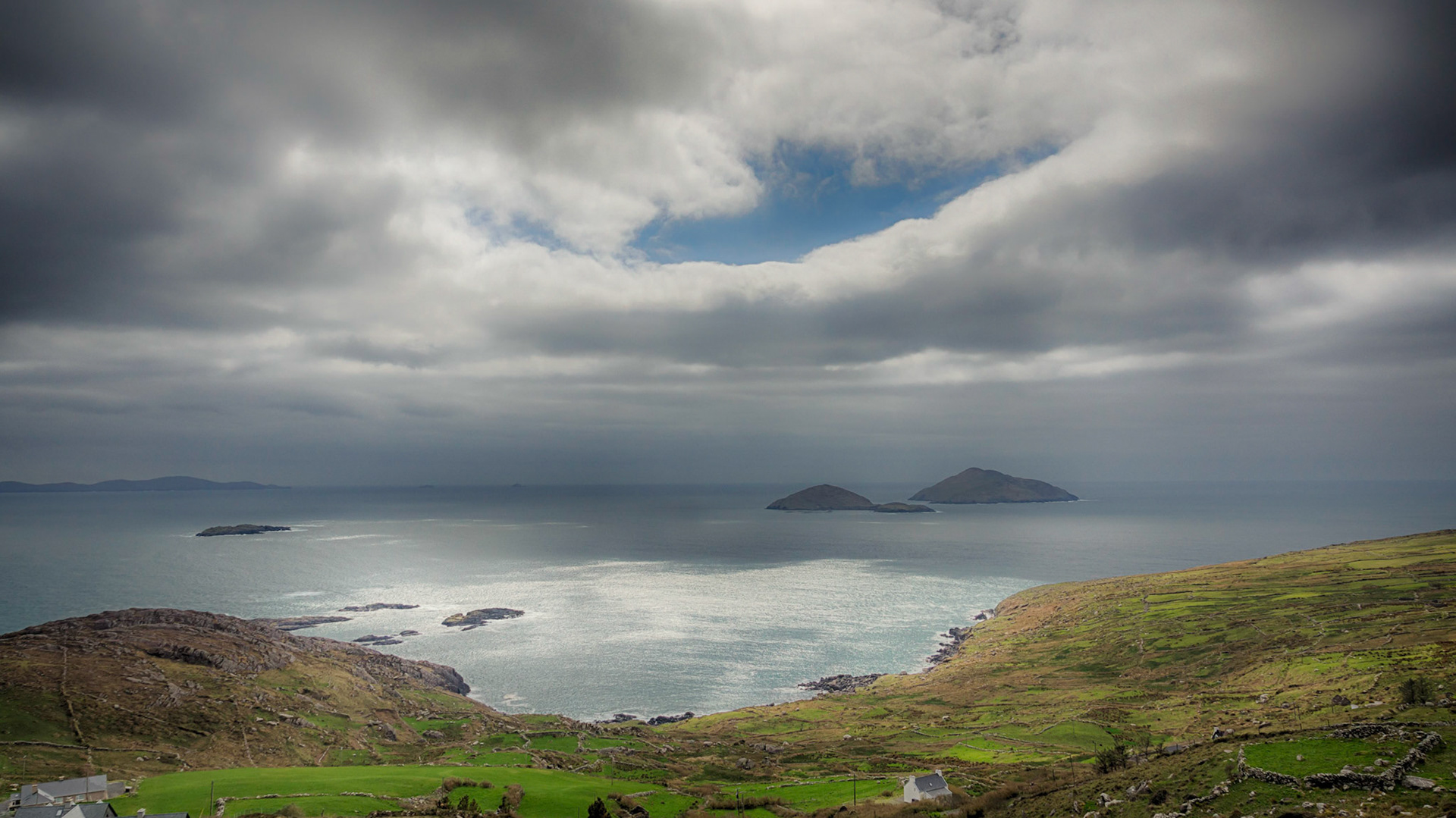 Wolkenspiel auf dem Wasser am Ring of Kerry