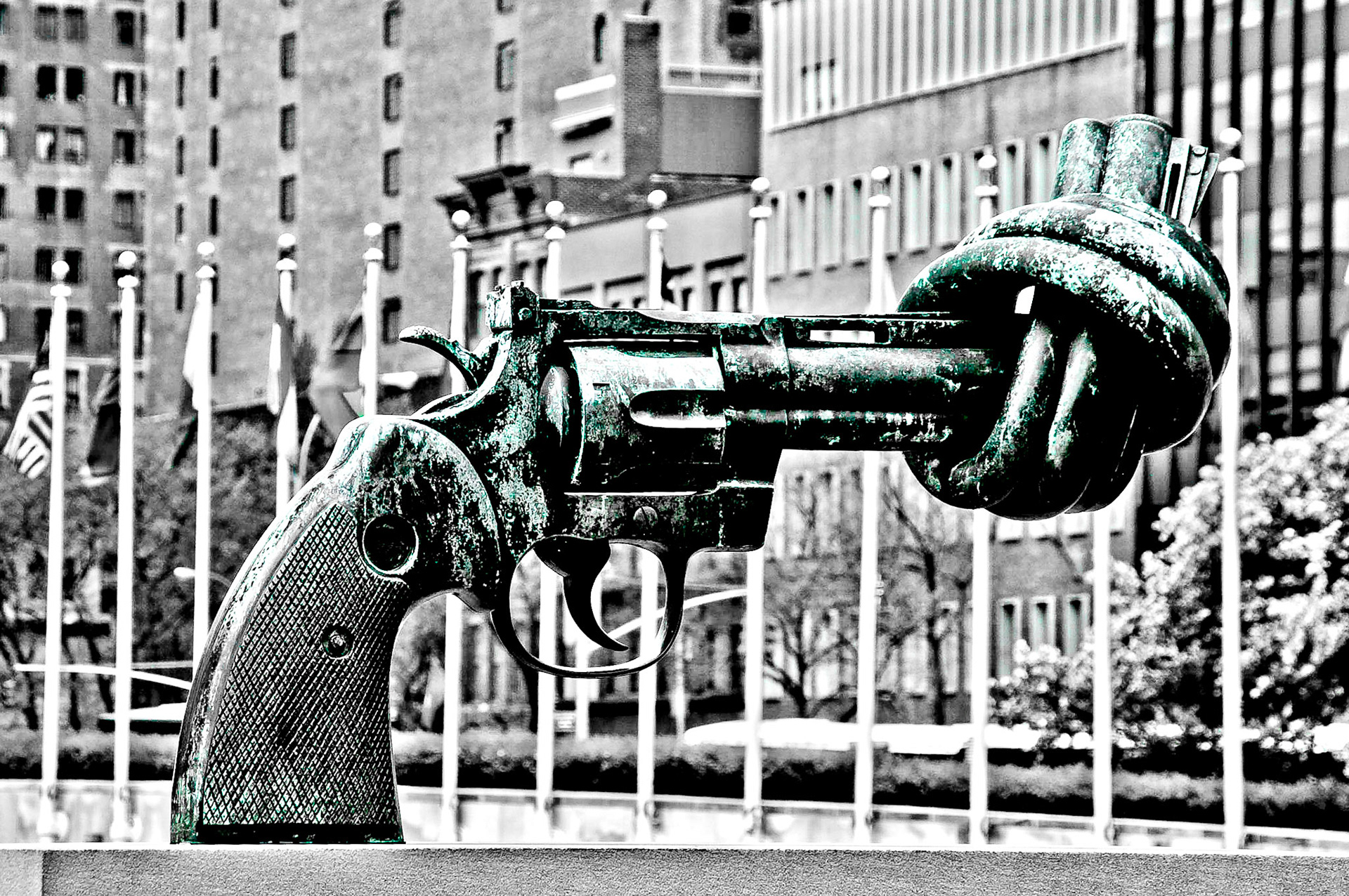 Skulptur vor dem UN-Hauptquartier