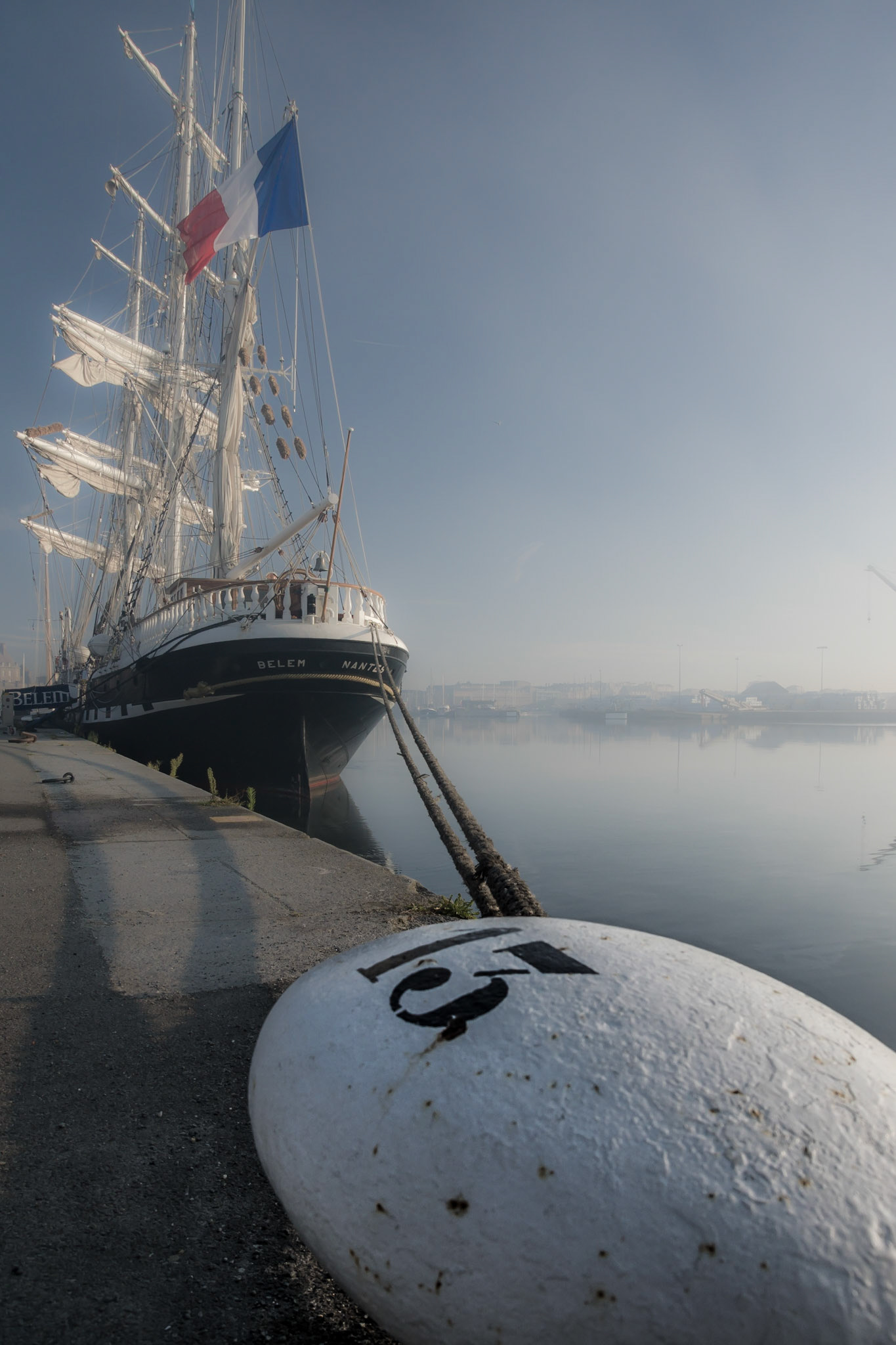 Segelschiff am Hafen von Saint Malo