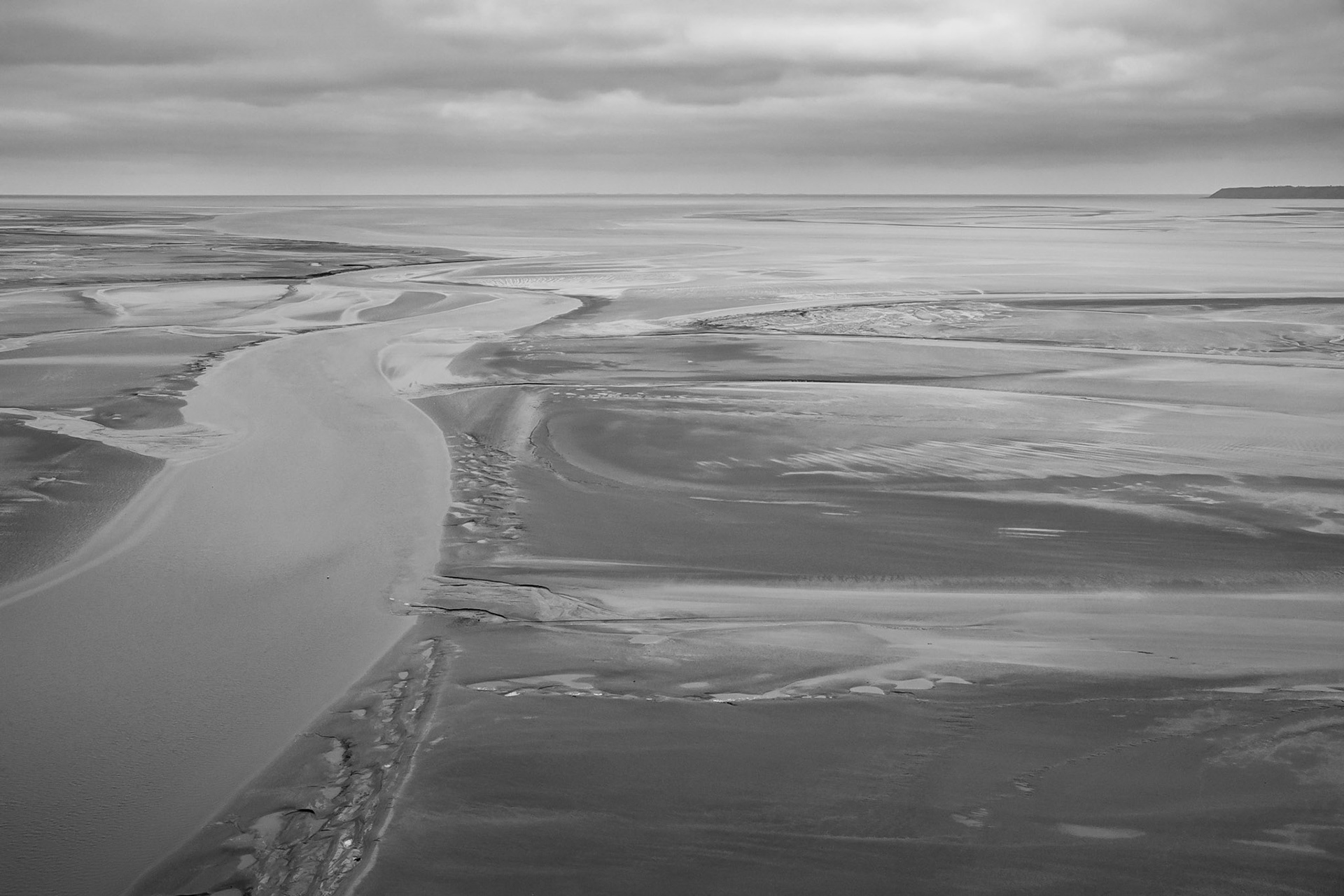 Blick auf das Meer bei Ebbe vom Mont Saint Michel
