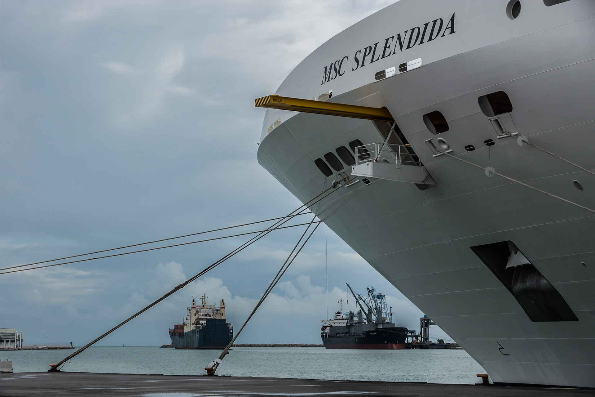 MSC Splendida am Hafen von Tunis