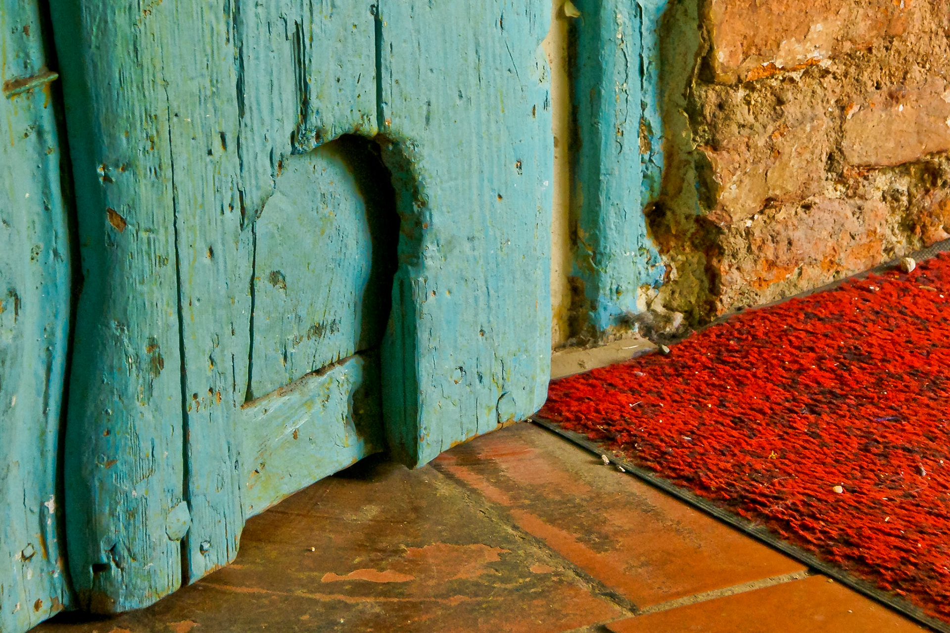 Eingang für die Katze zum Mäusefangen in die Mission San Juan Bautista