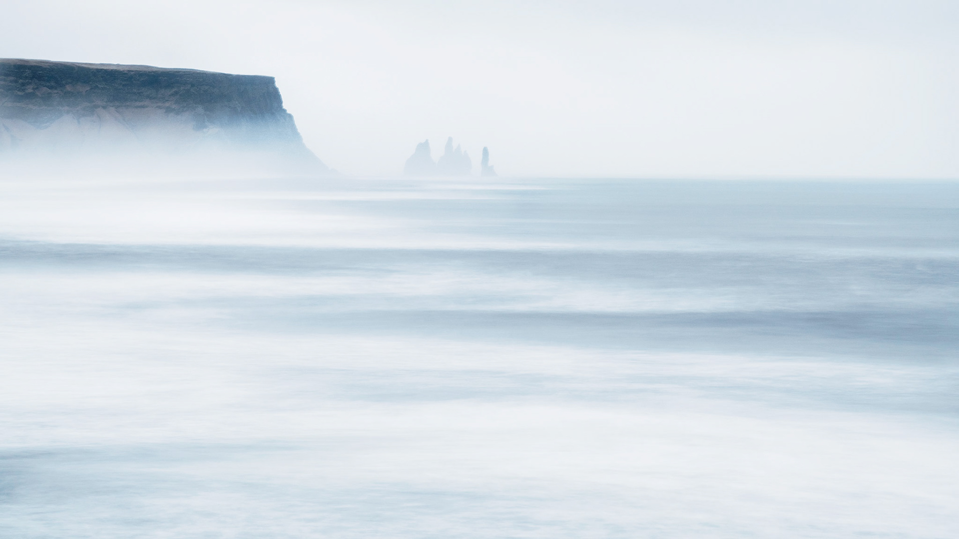 Blick auf Reynisdrangar