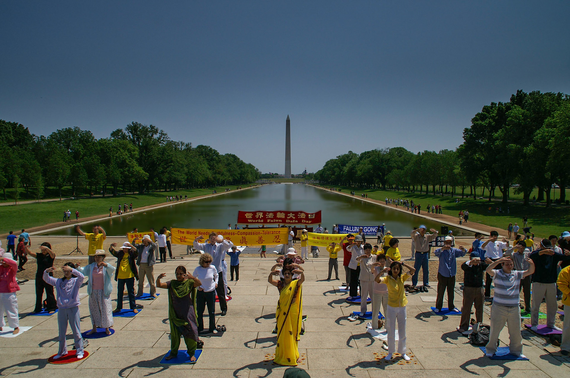 Morgen Yoga vor dem Lincoln Memorial