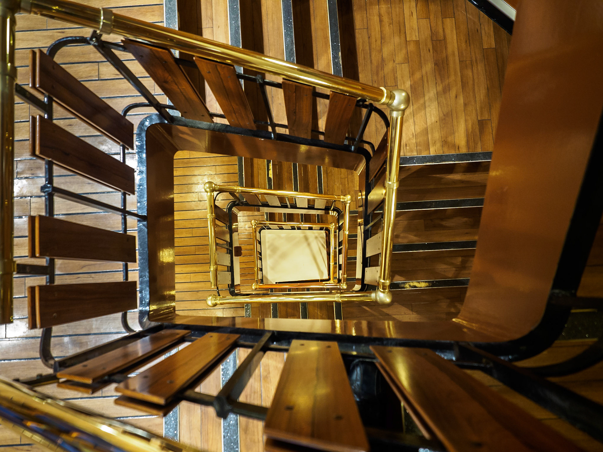 Treppe auf der MS Lofoten