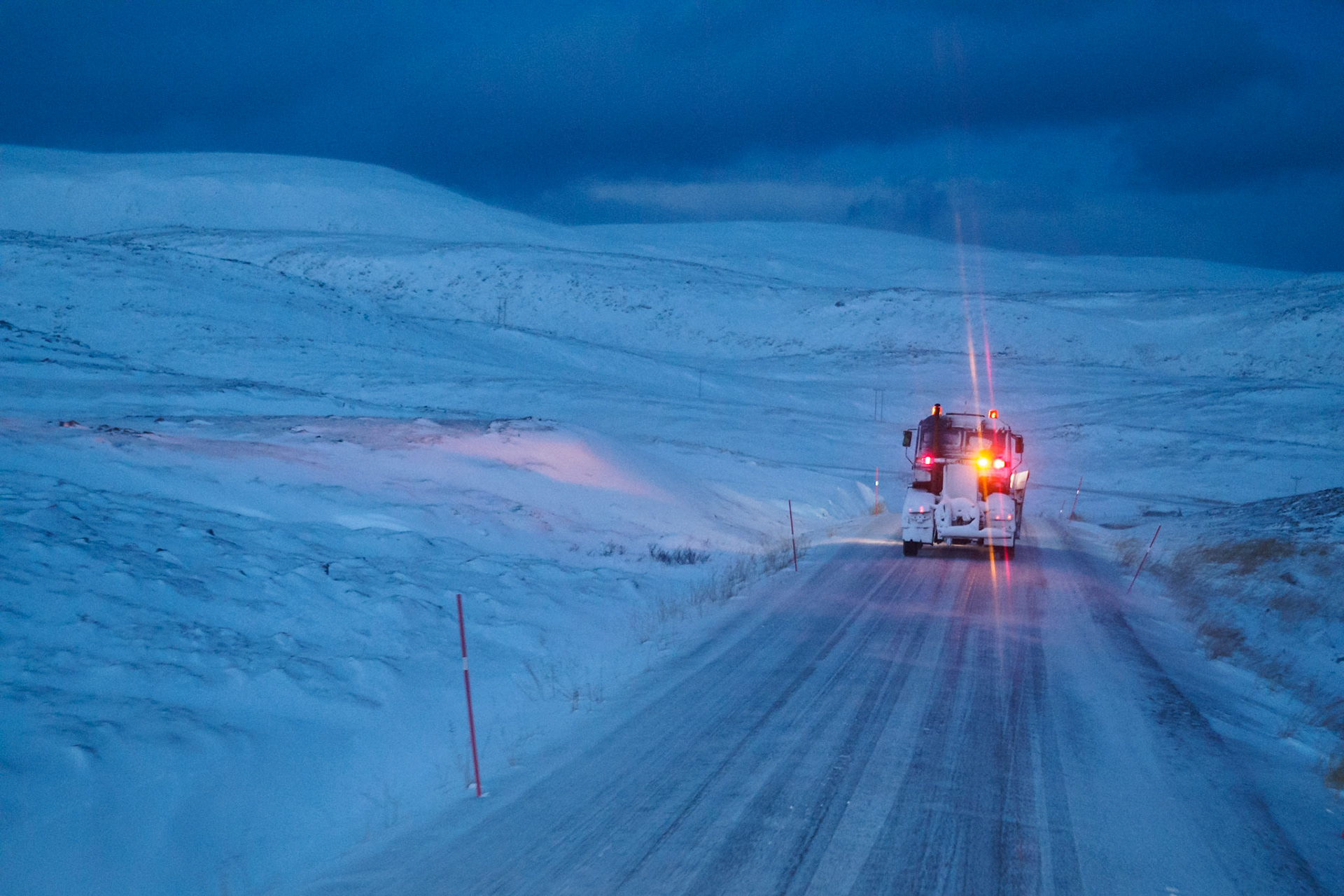 Schneeräumfahrzeug auf dem Weg zum Nordkapp