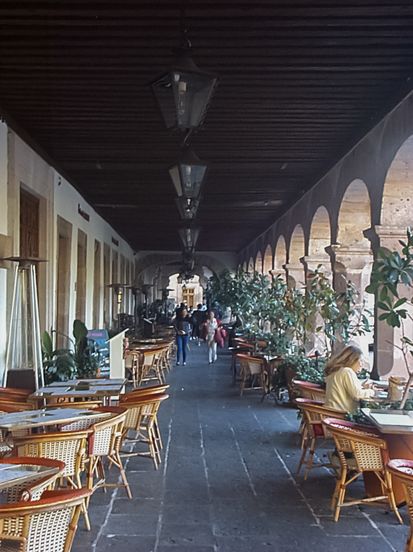 Cafe vibes and columns