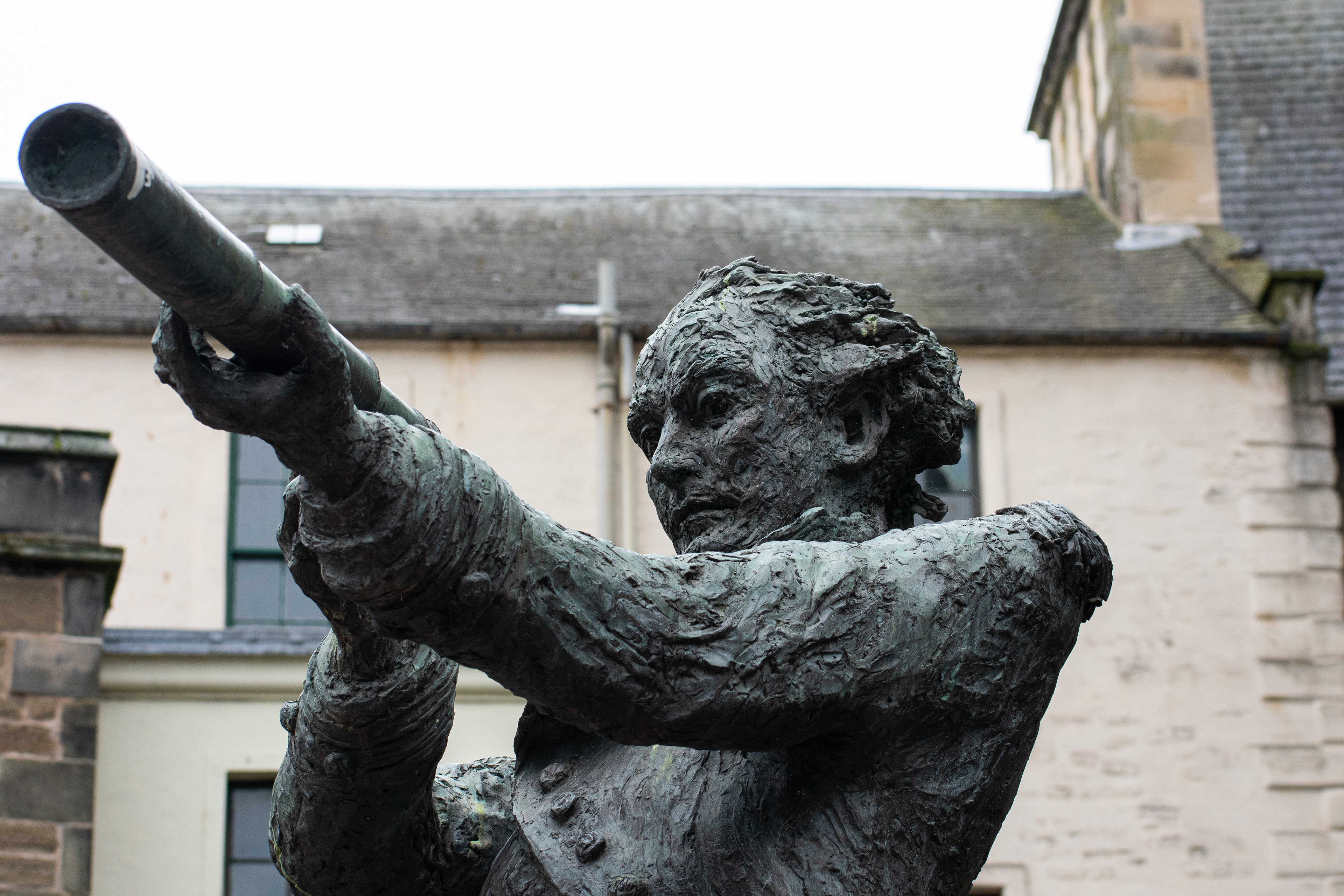 August: Dundee
