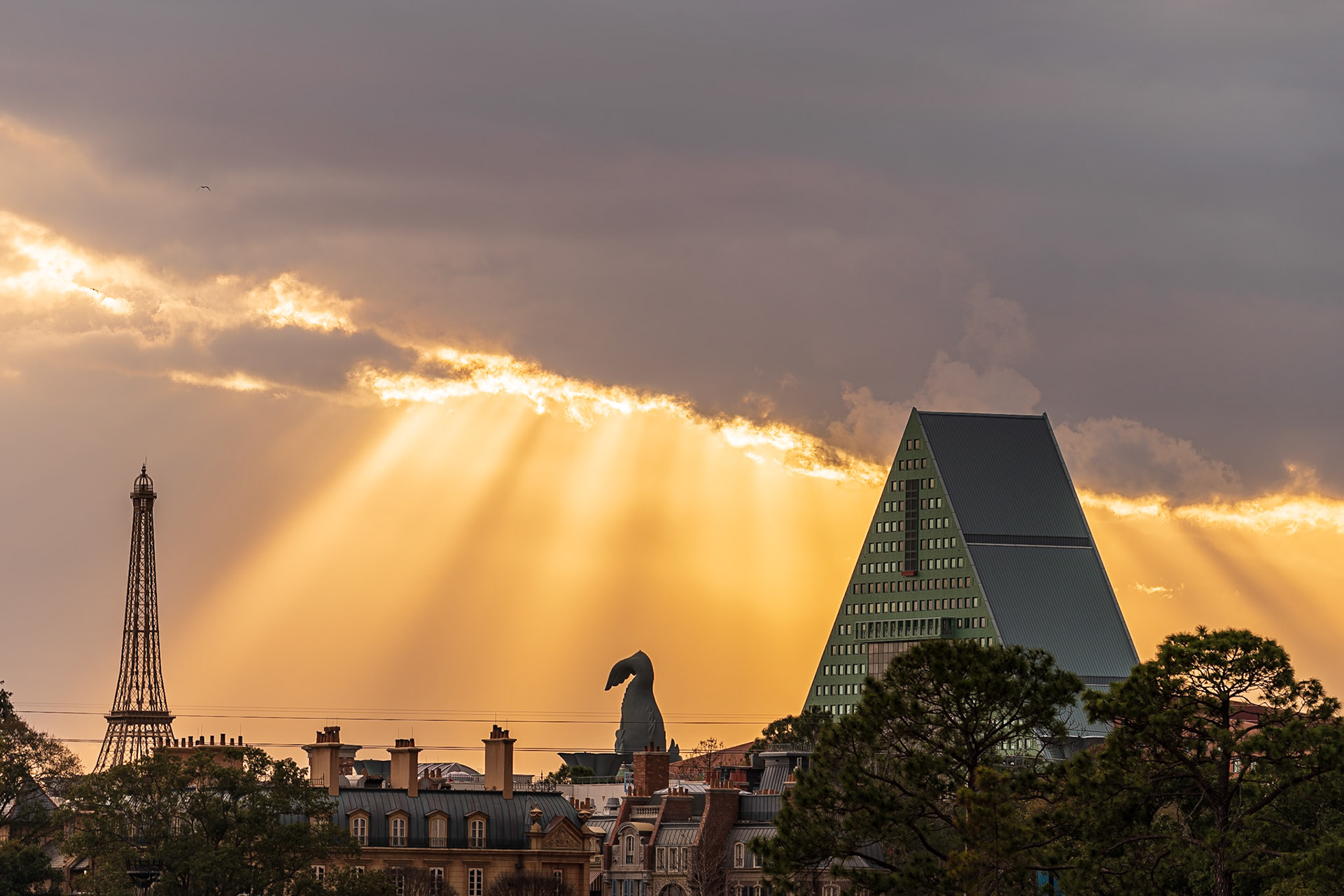 God's Rays over Swan